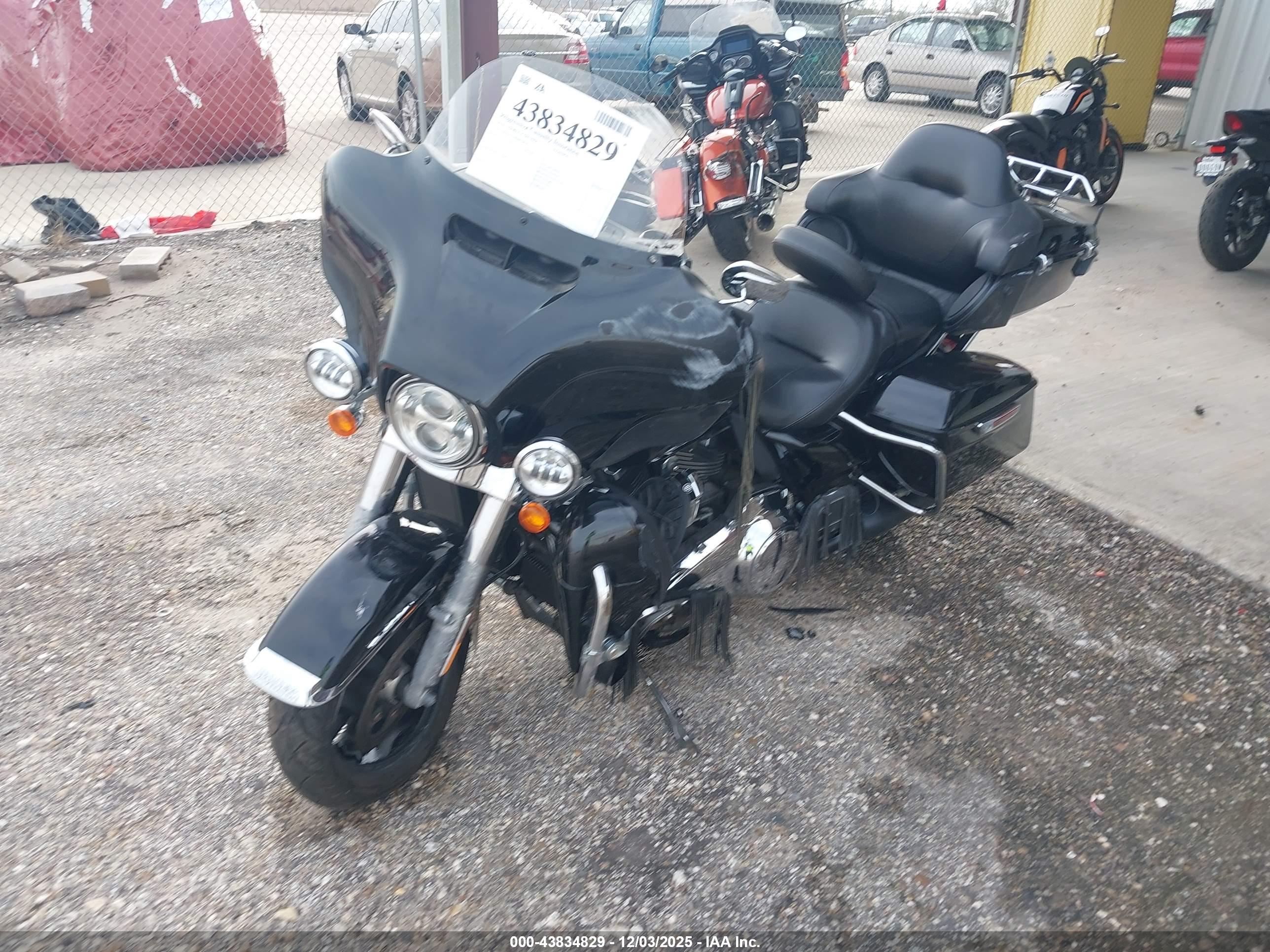 HARLEY-DAVIDSON FLHTCU image 2
