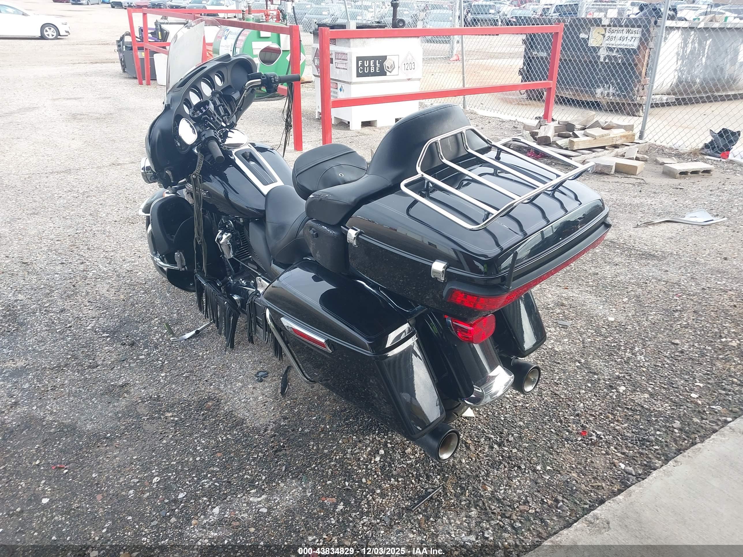 HARLEY-DAVIDSON FLHTCU image 3