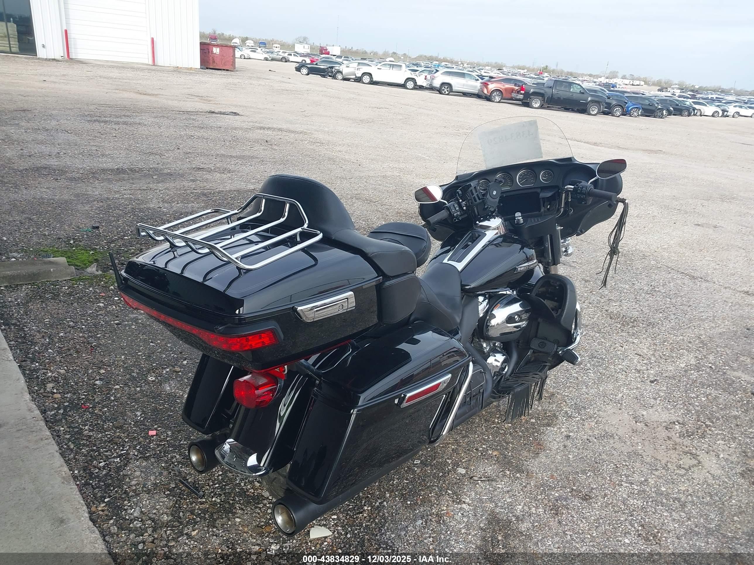 HARLEY-DAVIDSON FLHTCU image 4