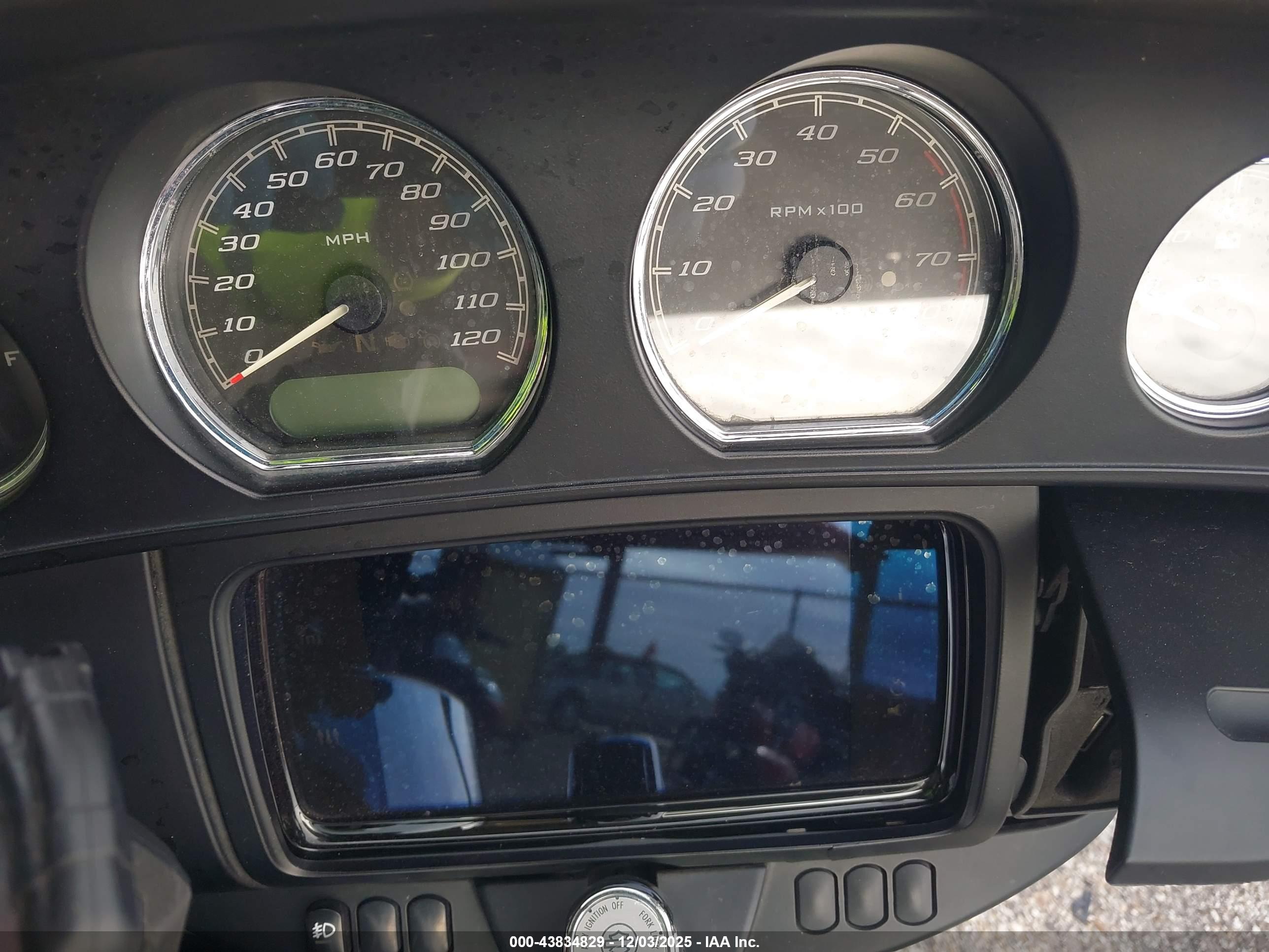 HARLEY-DAVIDSON FLHTCU image 7