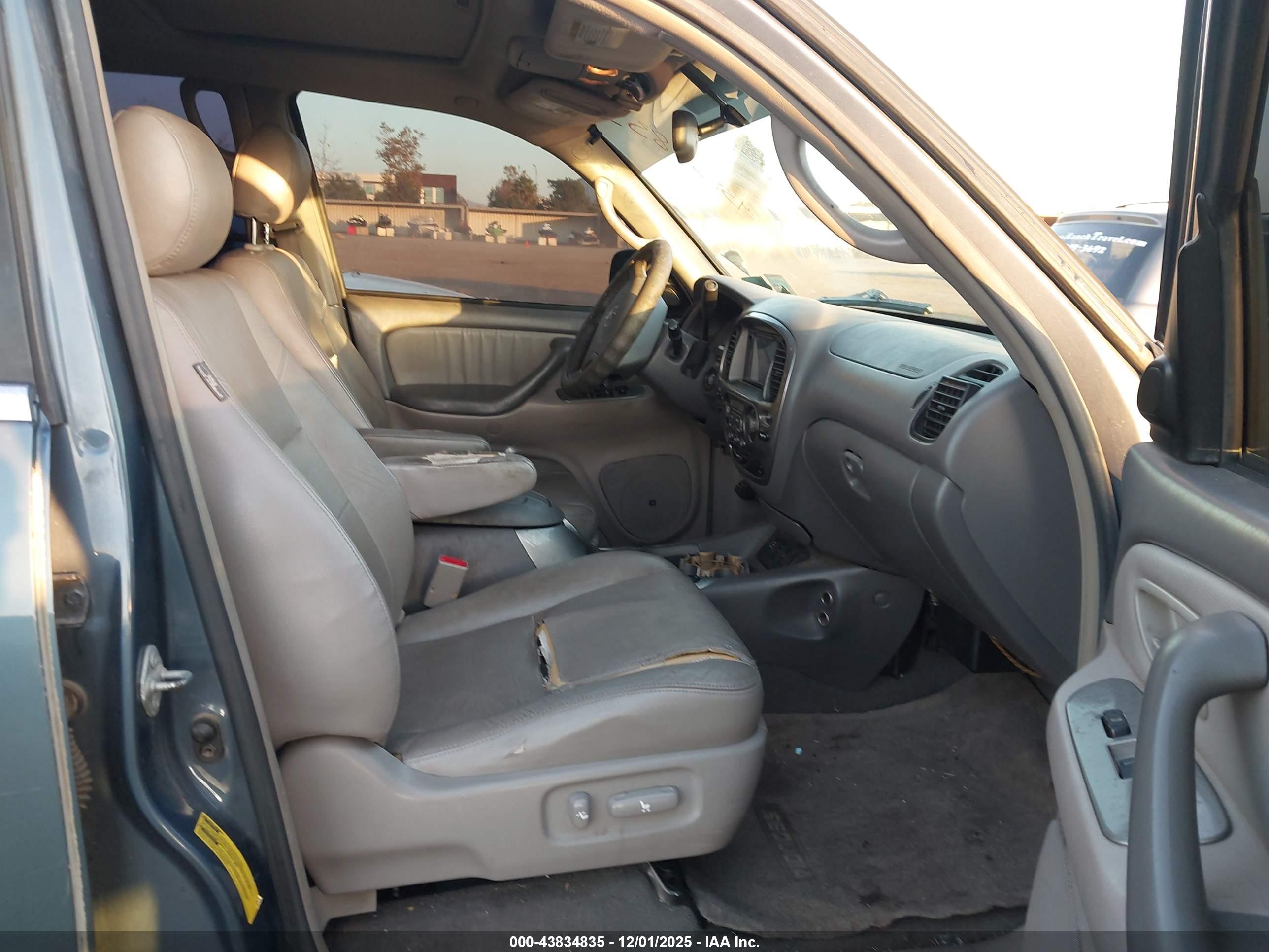 TOYOTA SEQUOIA image 5