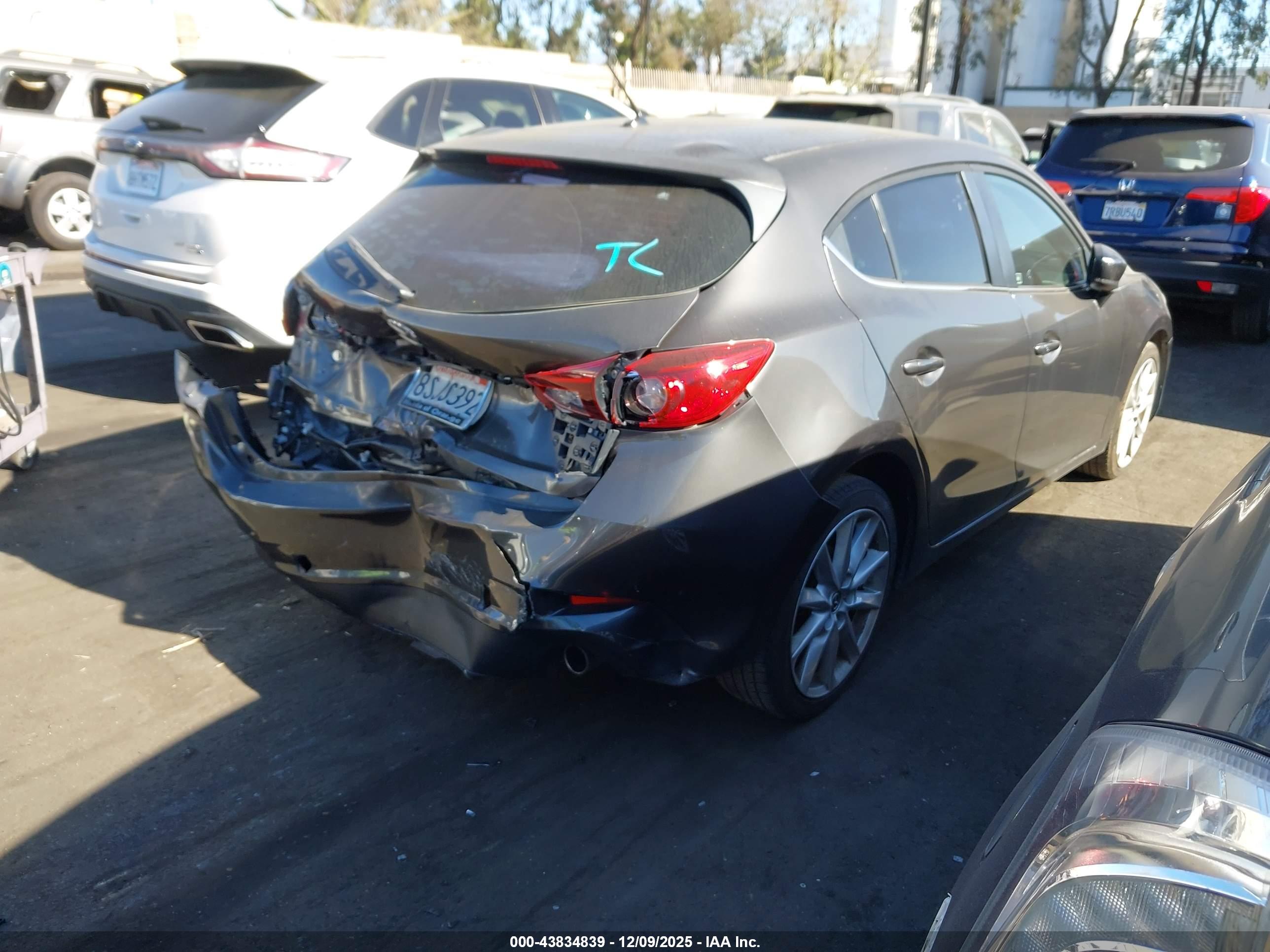 MAZDA MAZDA3 image 4