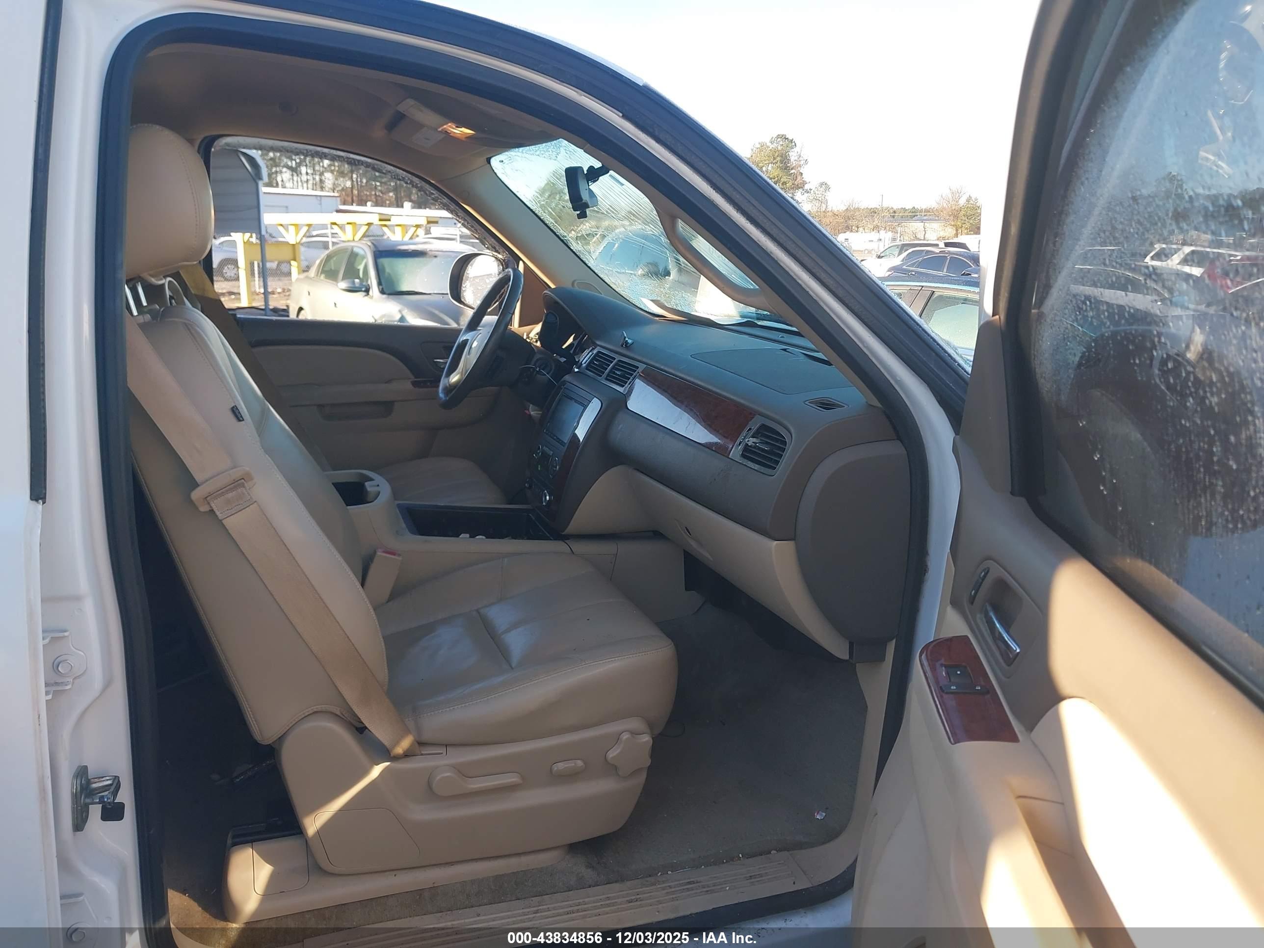 CHEVROLET TAHOE image 5