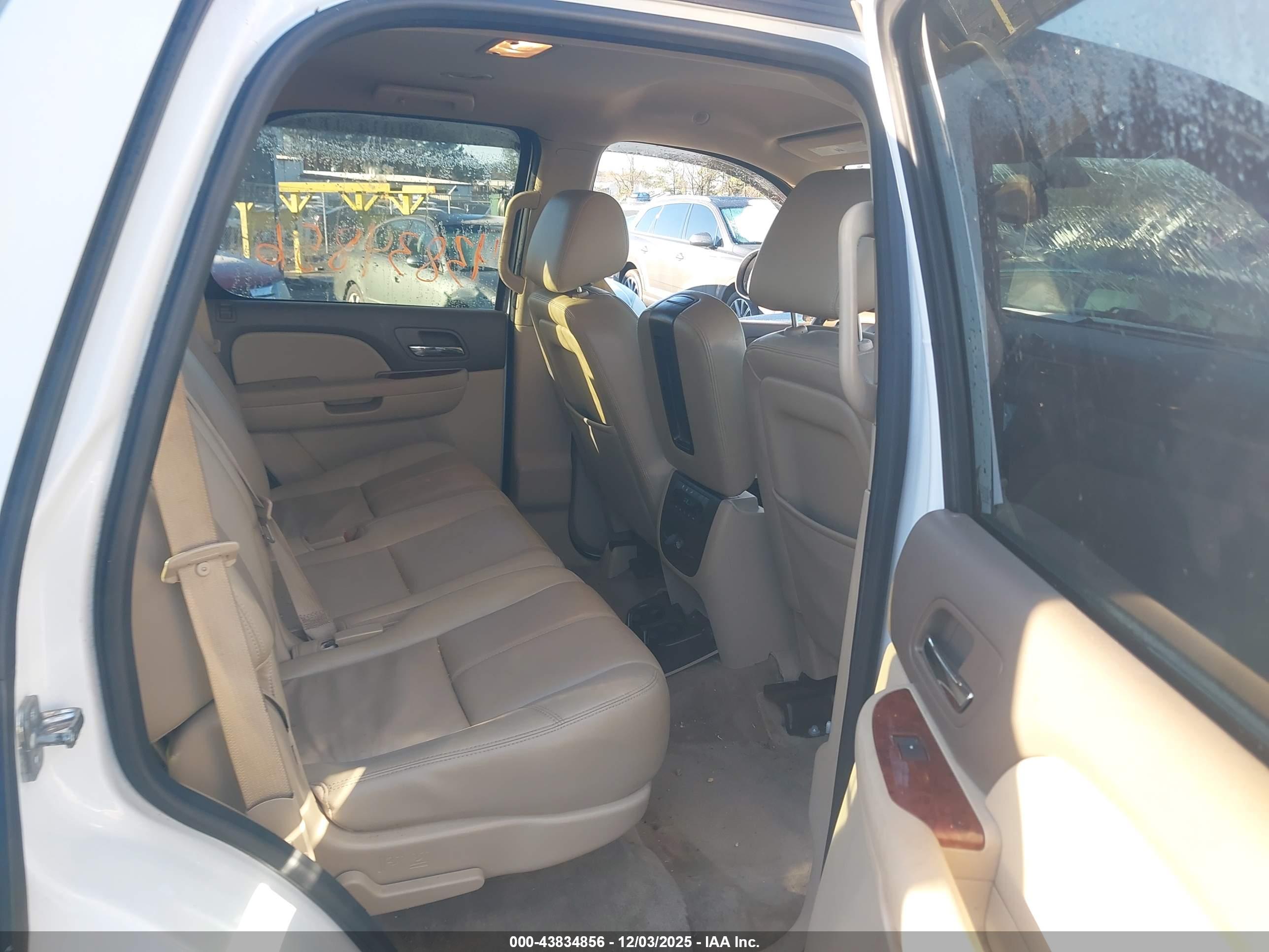 CHEVROLET TAHOE image 8