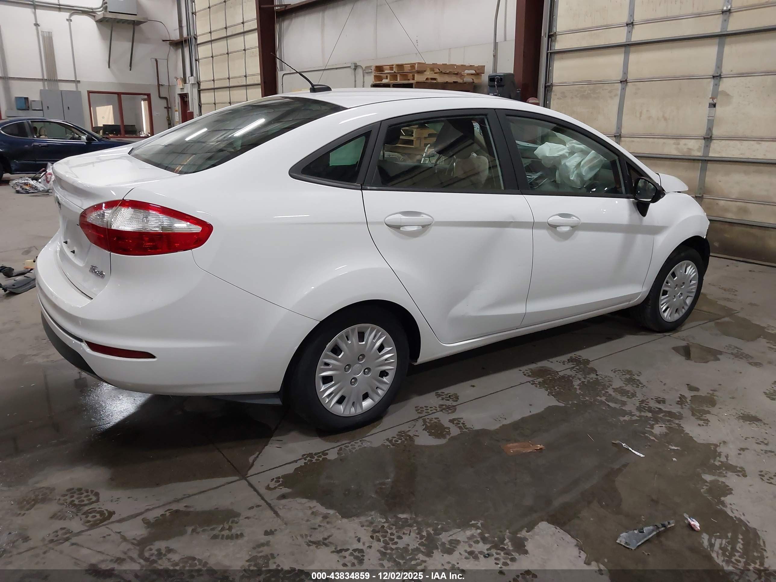 FORD FIESTA image 4