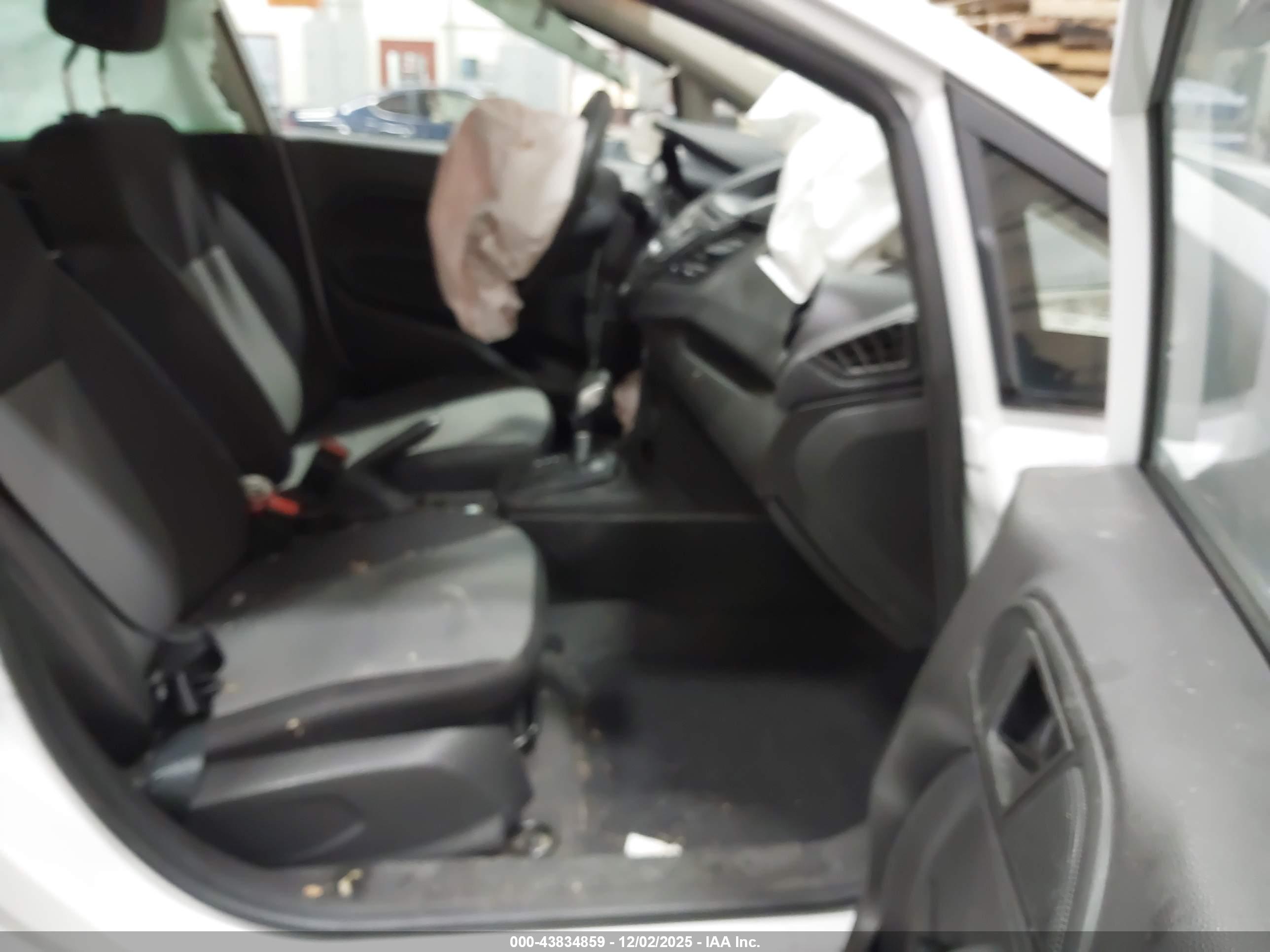 FORD FIESTA image 5