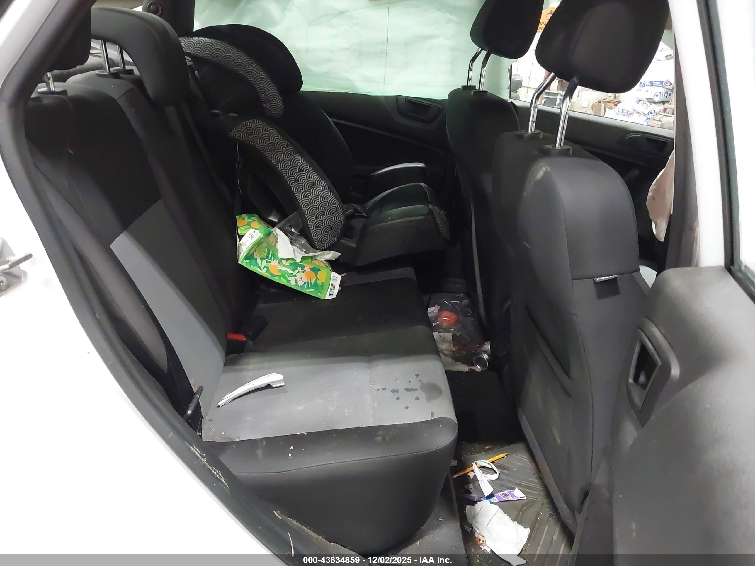FORD FIESTA image 8