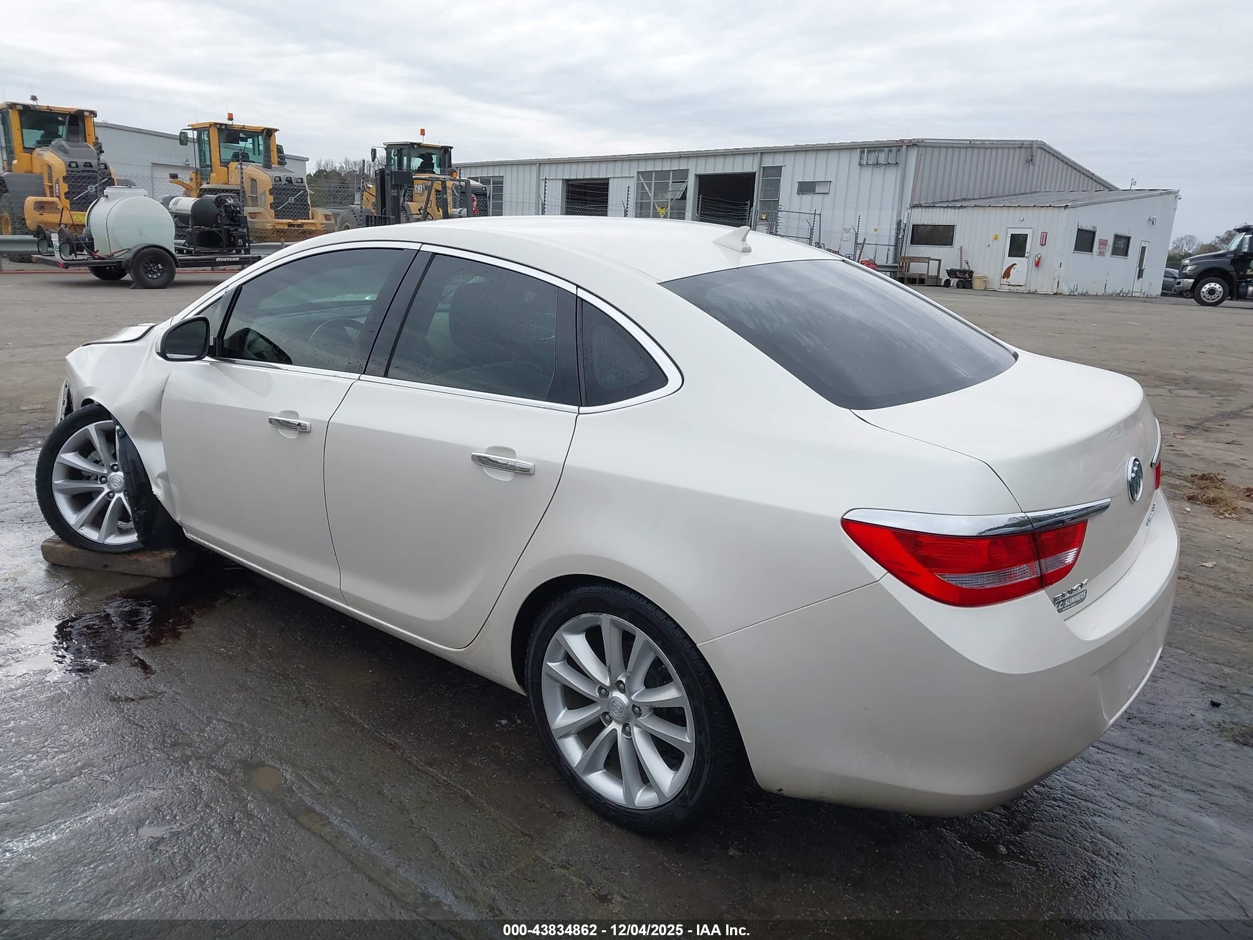 BUICK VERANO image 3