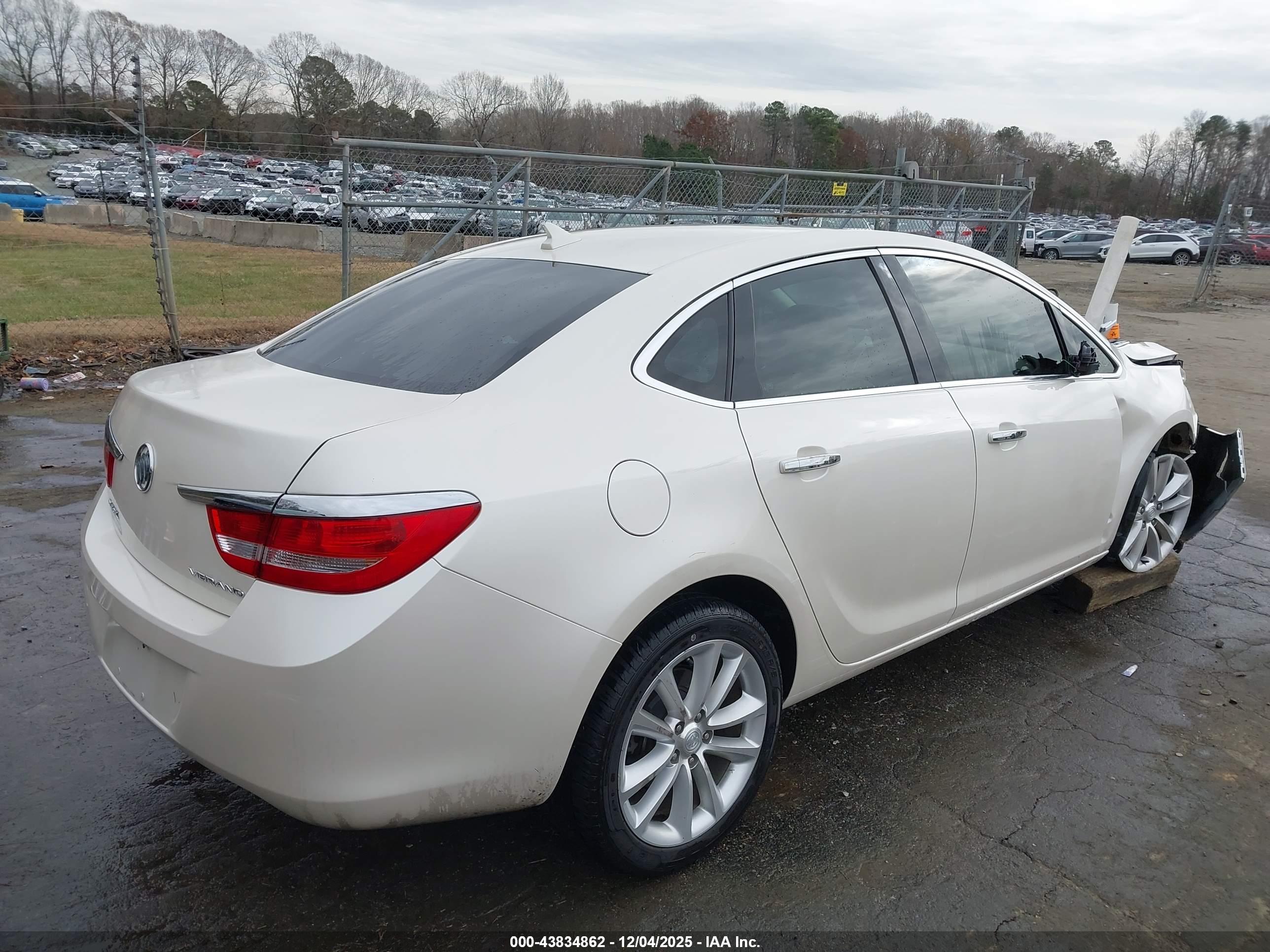 BUICK VERANO image 4