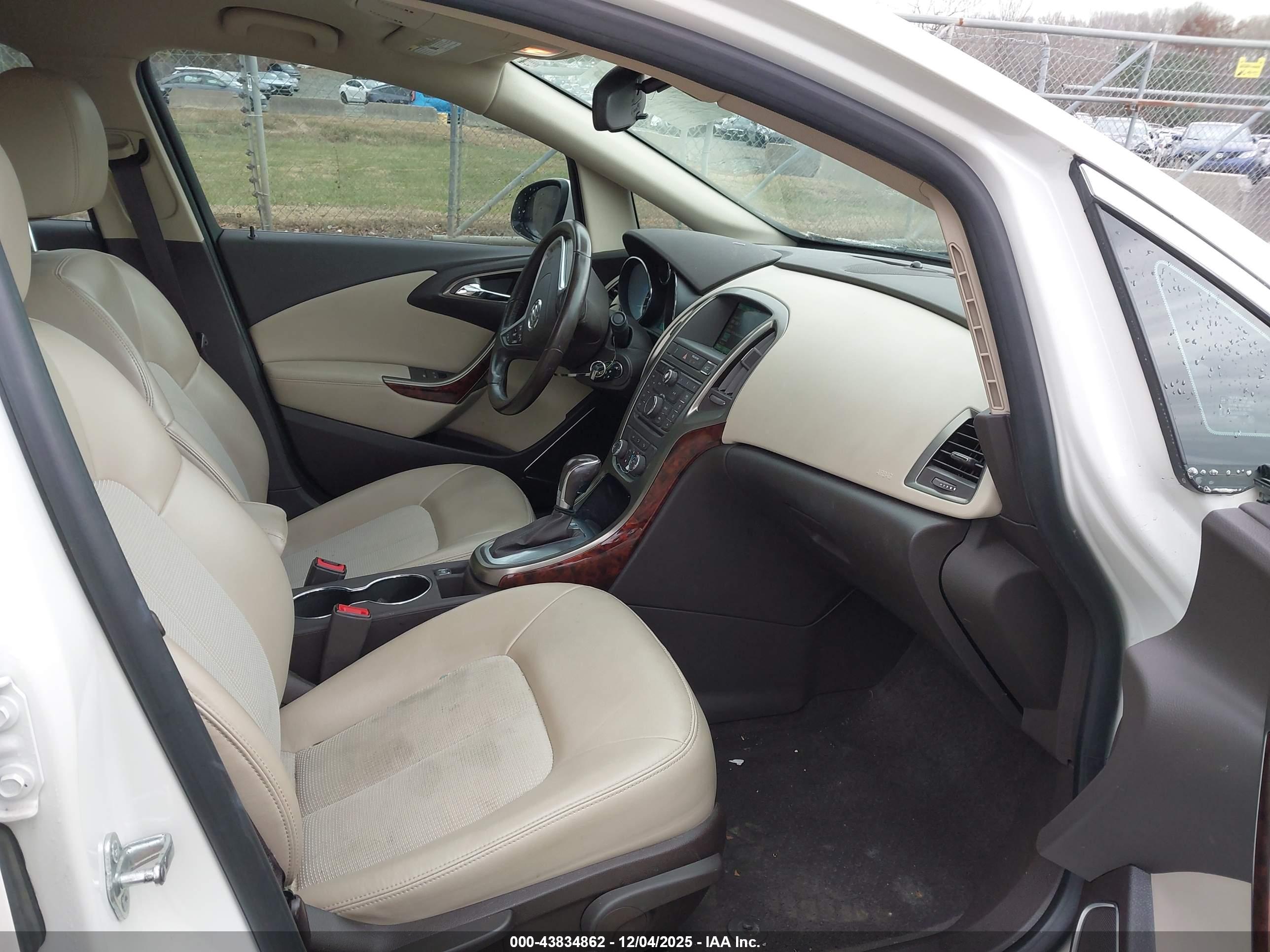 BUICK VERANO image 5