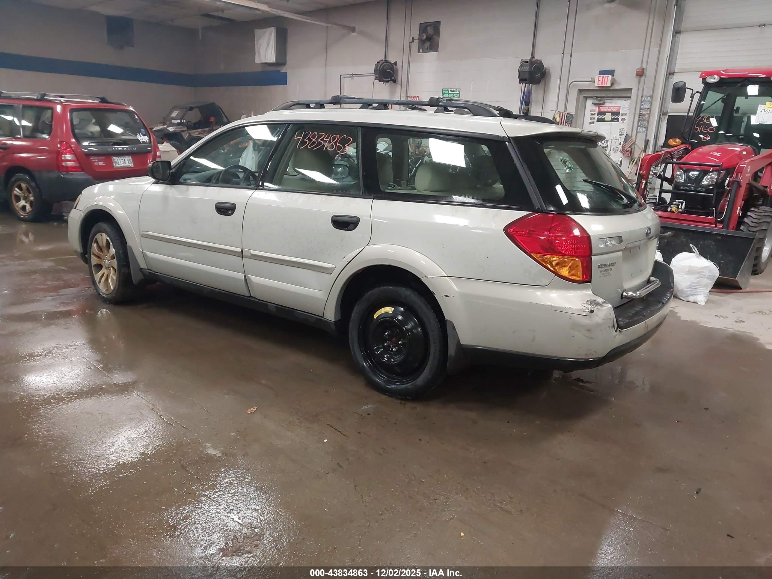 SUBARU OUTBACK image 3