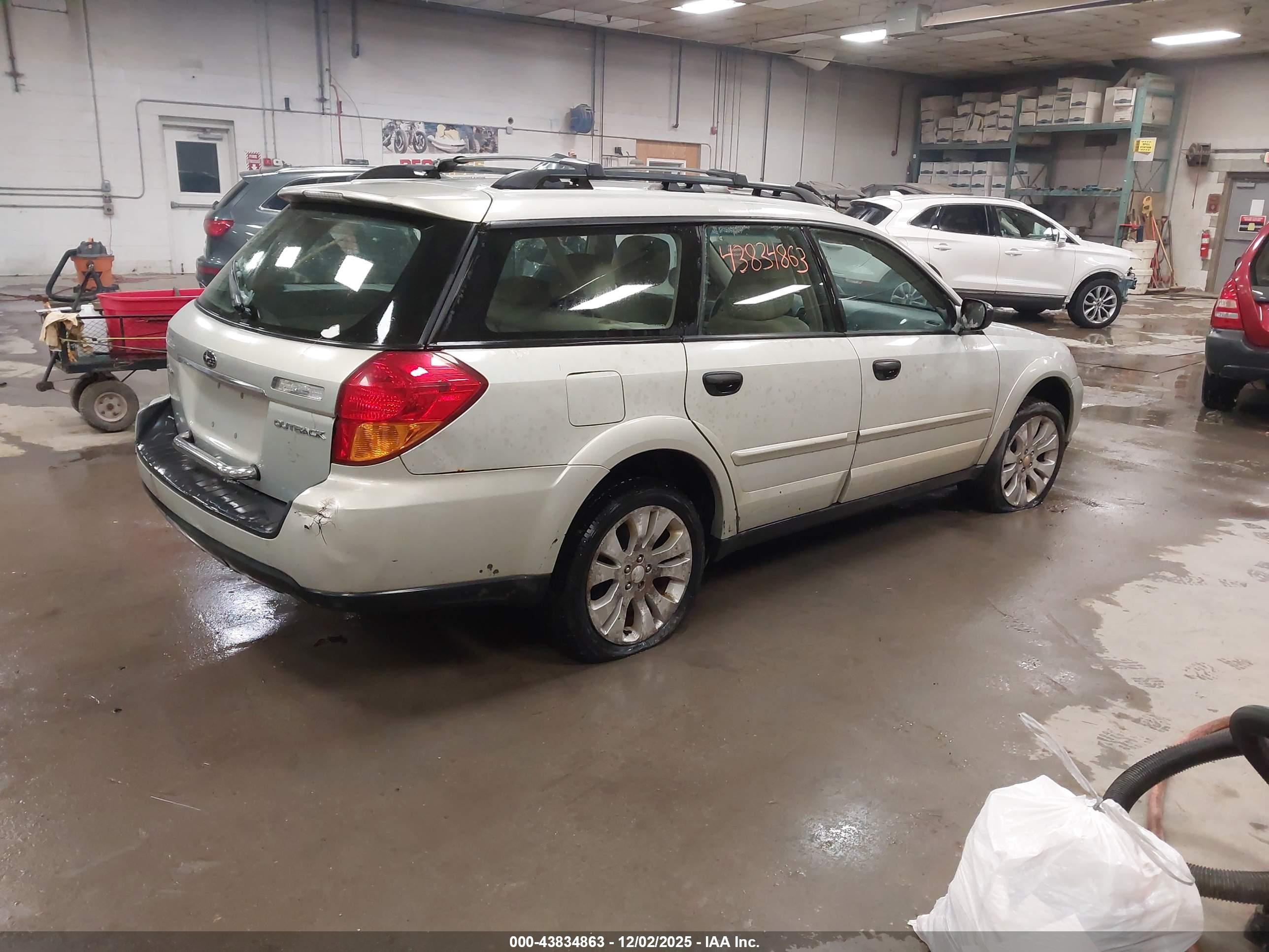 SUBARU OUTBACK image 4