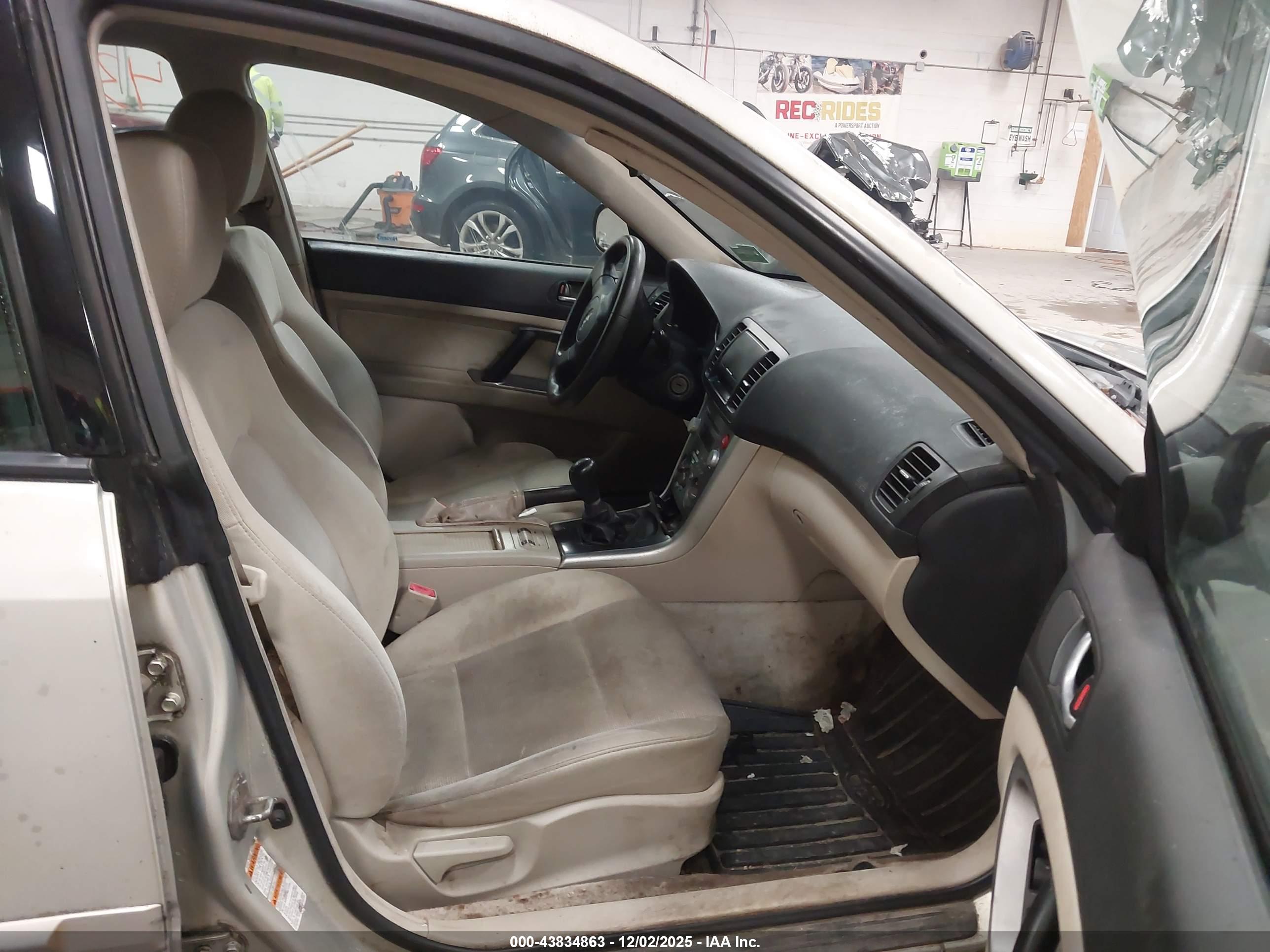 SUBARU OUTBACK image 5