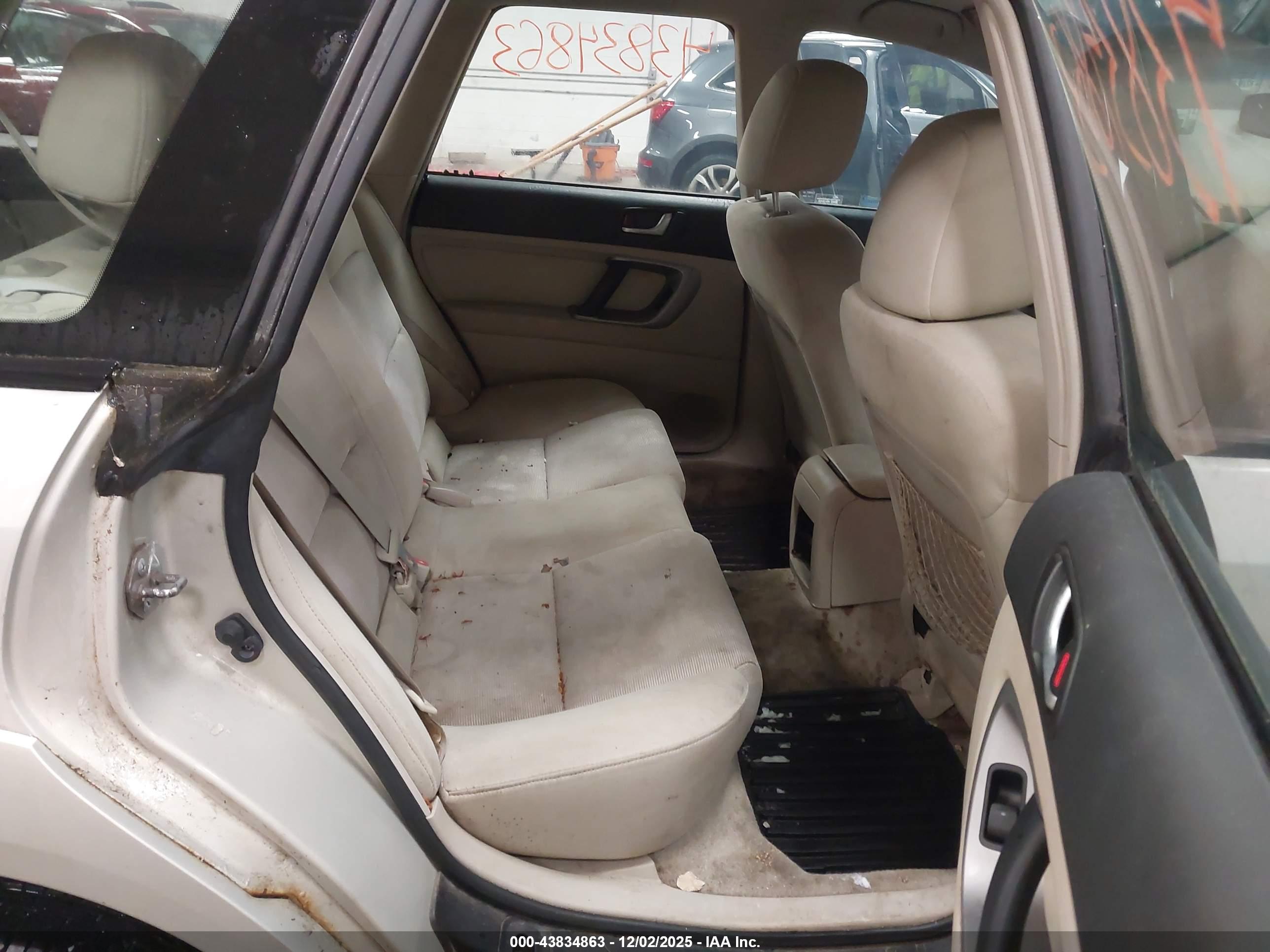 SUBARU OUTBACK image 8