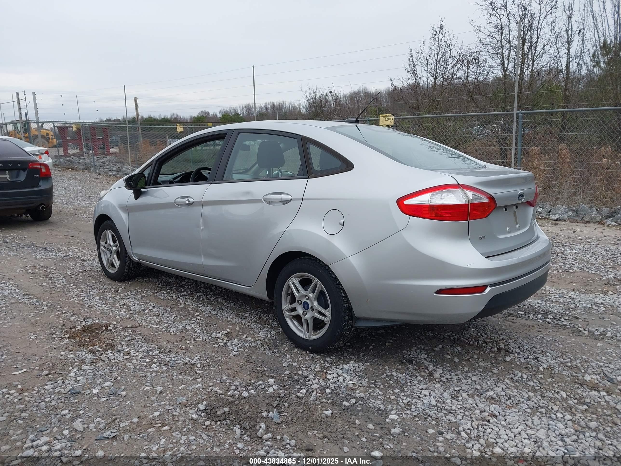 FORD FIESTA image 3