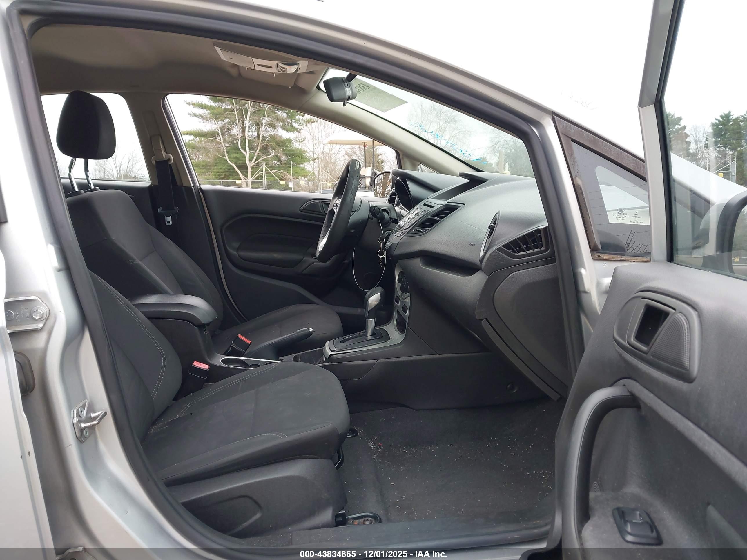 FORD FIESTA image 5