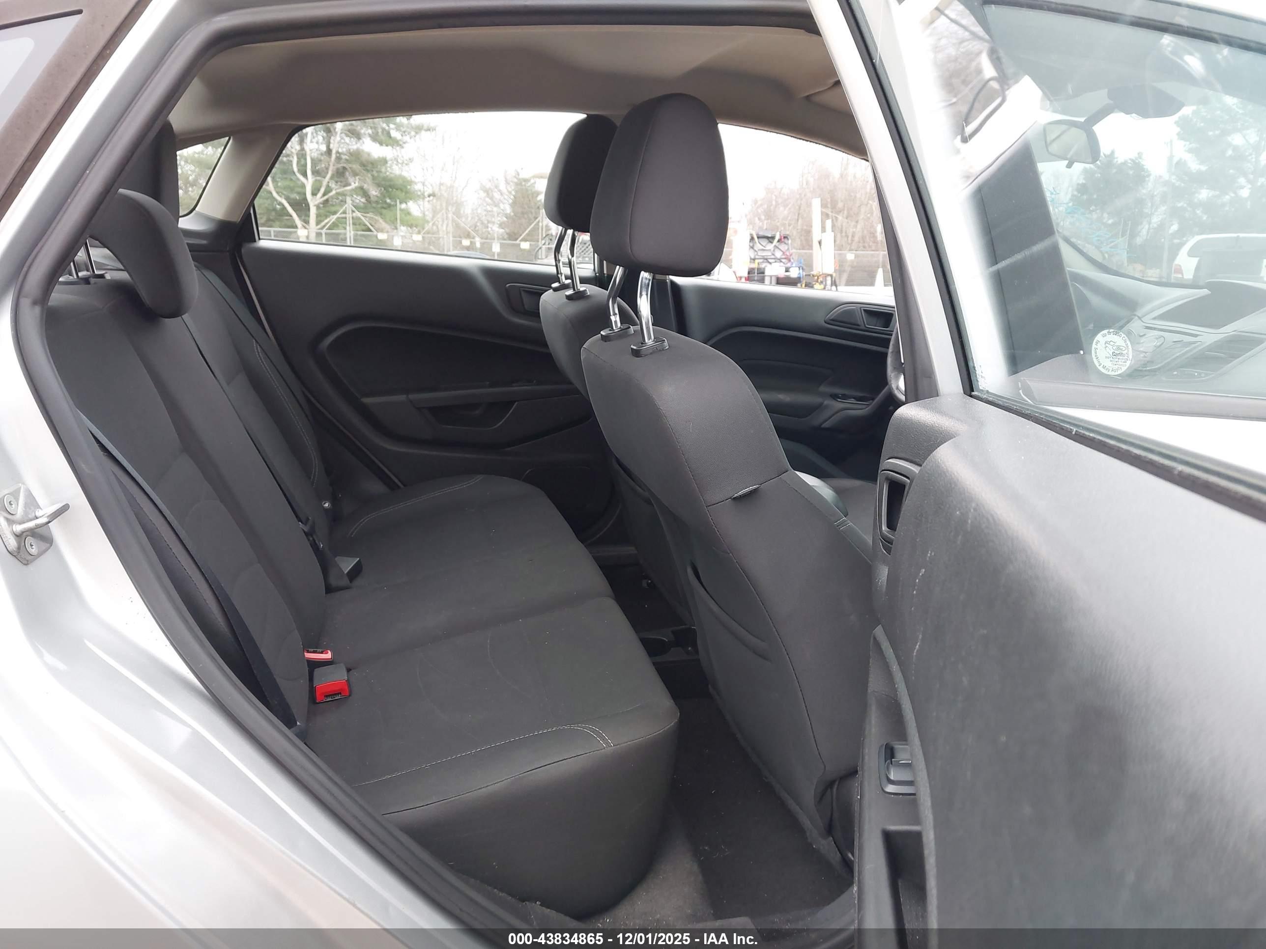 FORD FIESTA image 8
