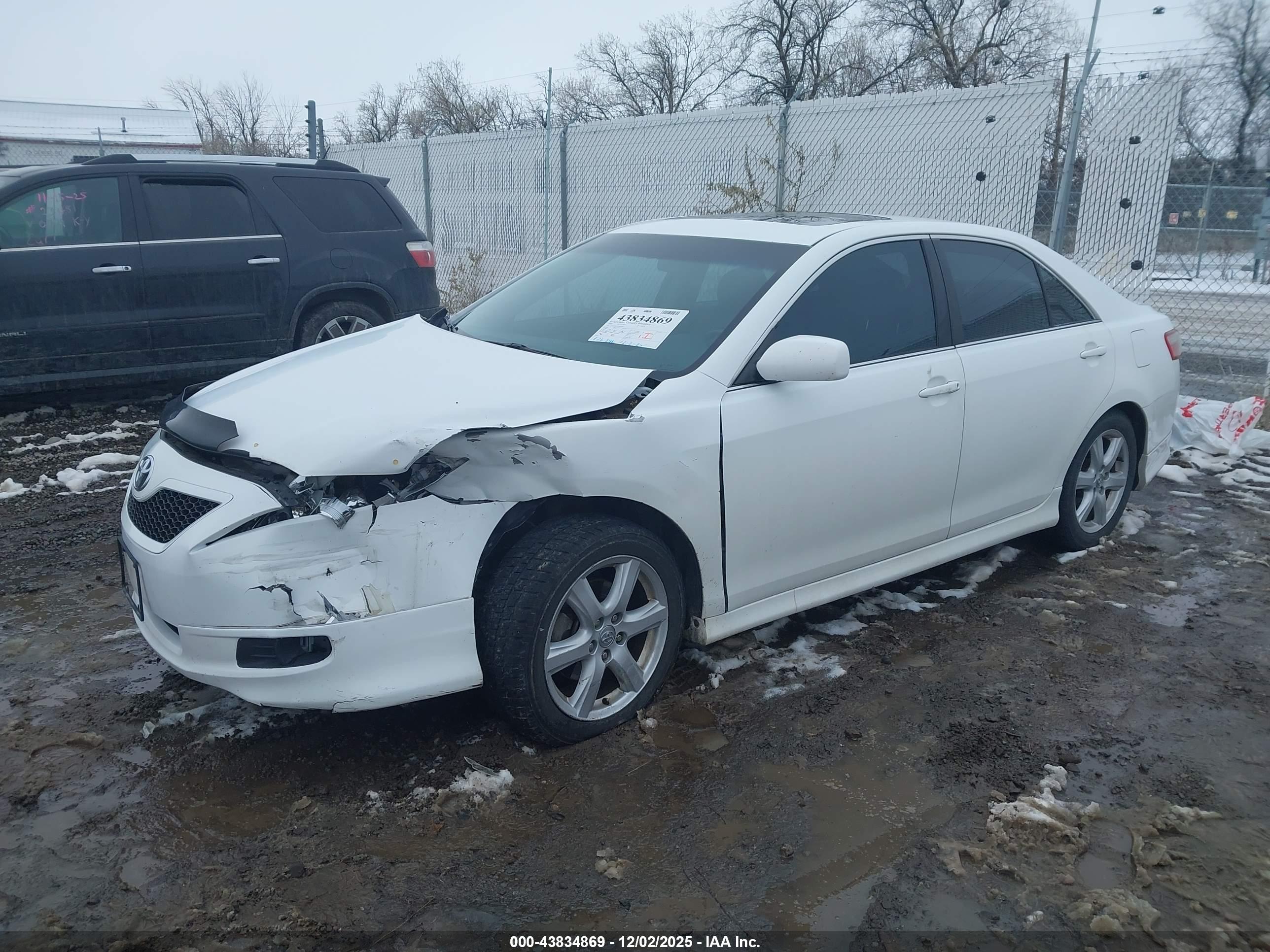 TOYOTA CAMRY image 2