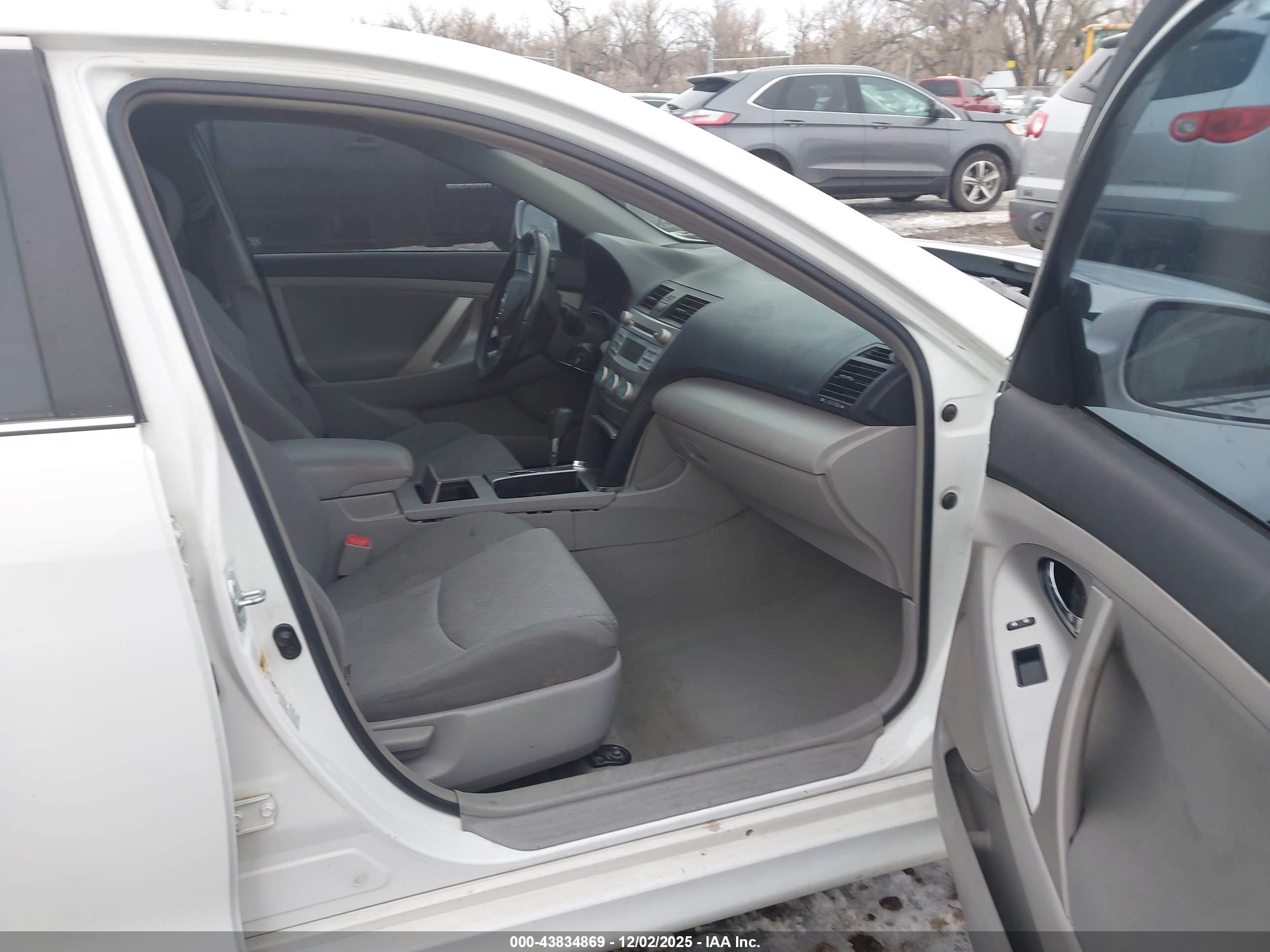 TOYOTA CAMRY image 5