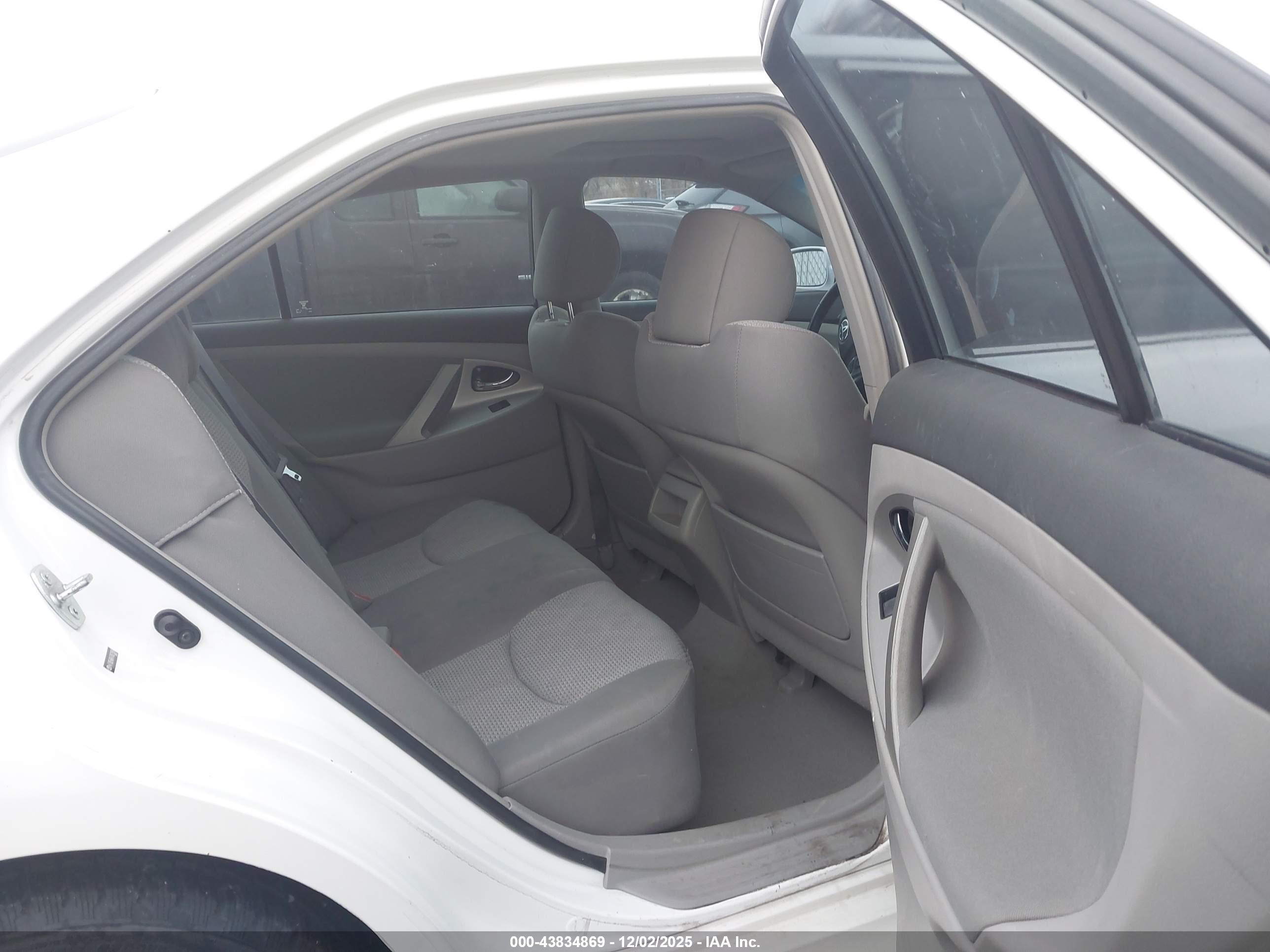 TOYOTA CAMRY image 8