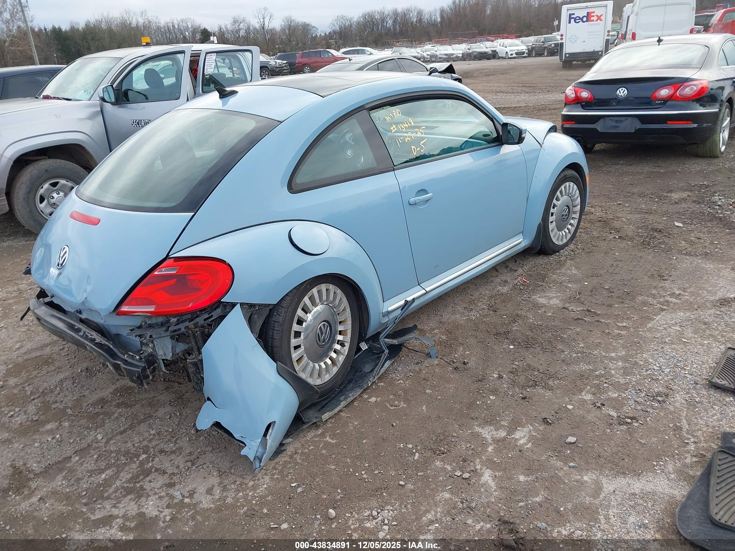 VOLKSWAGEN BEETLE image 4