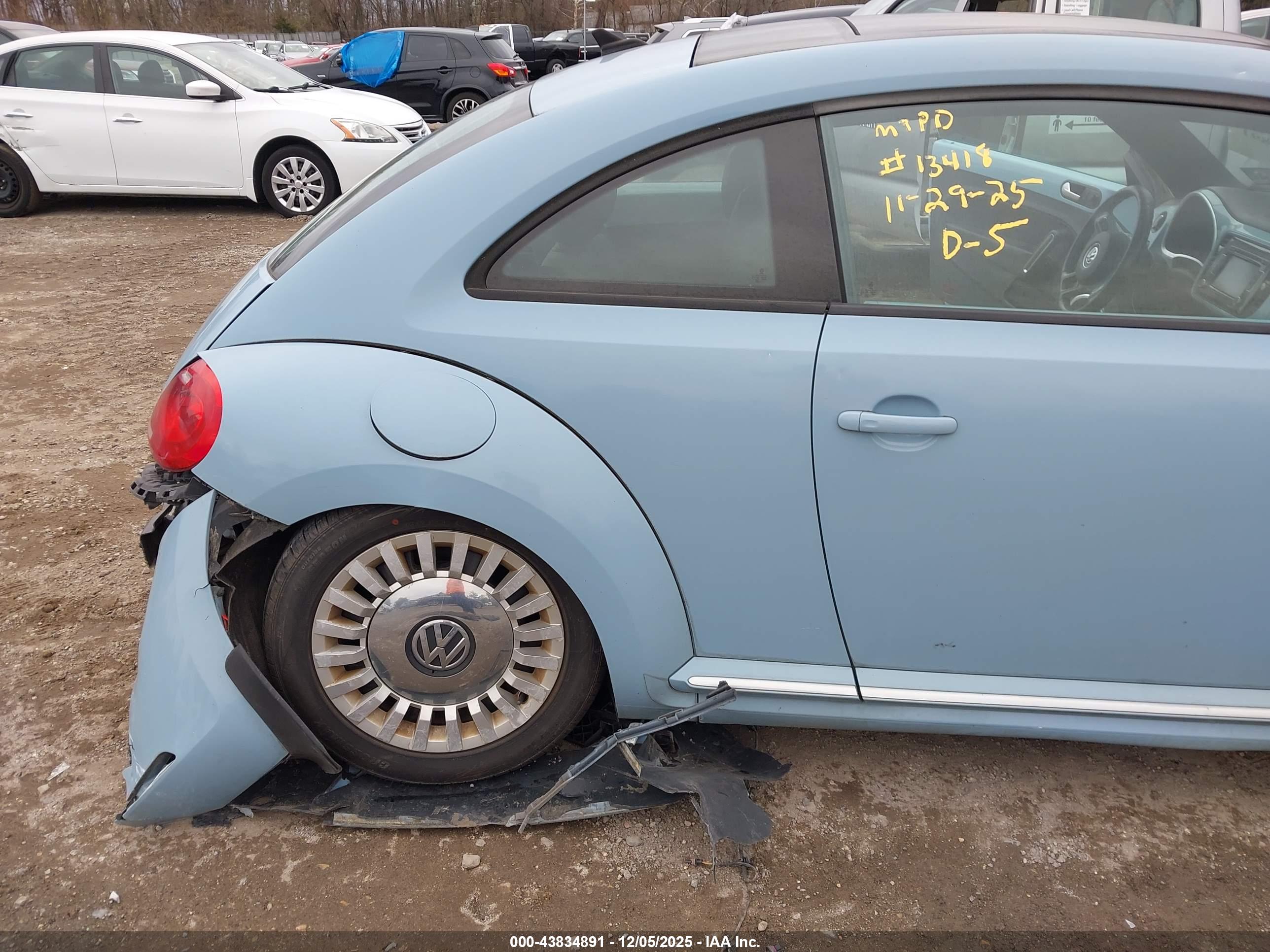 VOLKSWAGEN BEETLE image 6