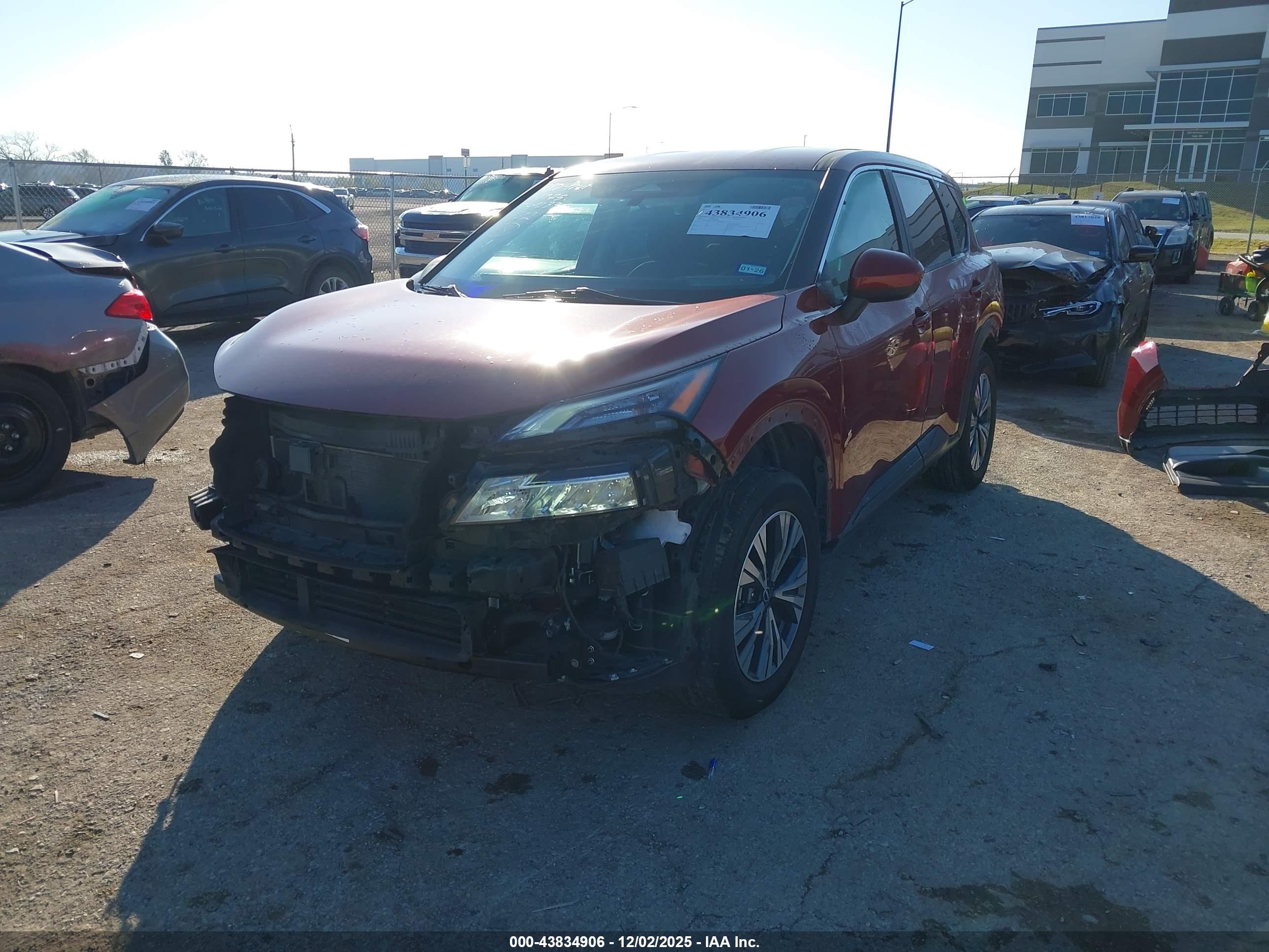 NISSAN ROGUE image 2