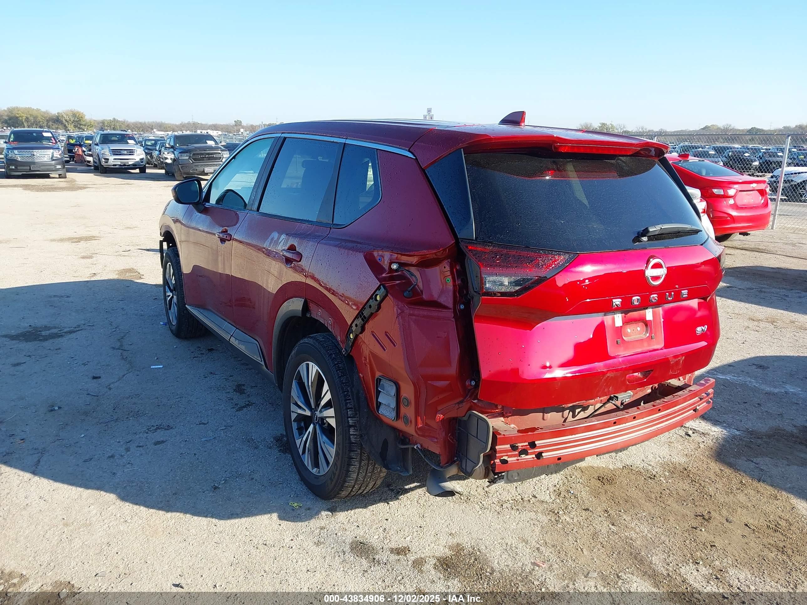 NISSAN ROGUE image 3