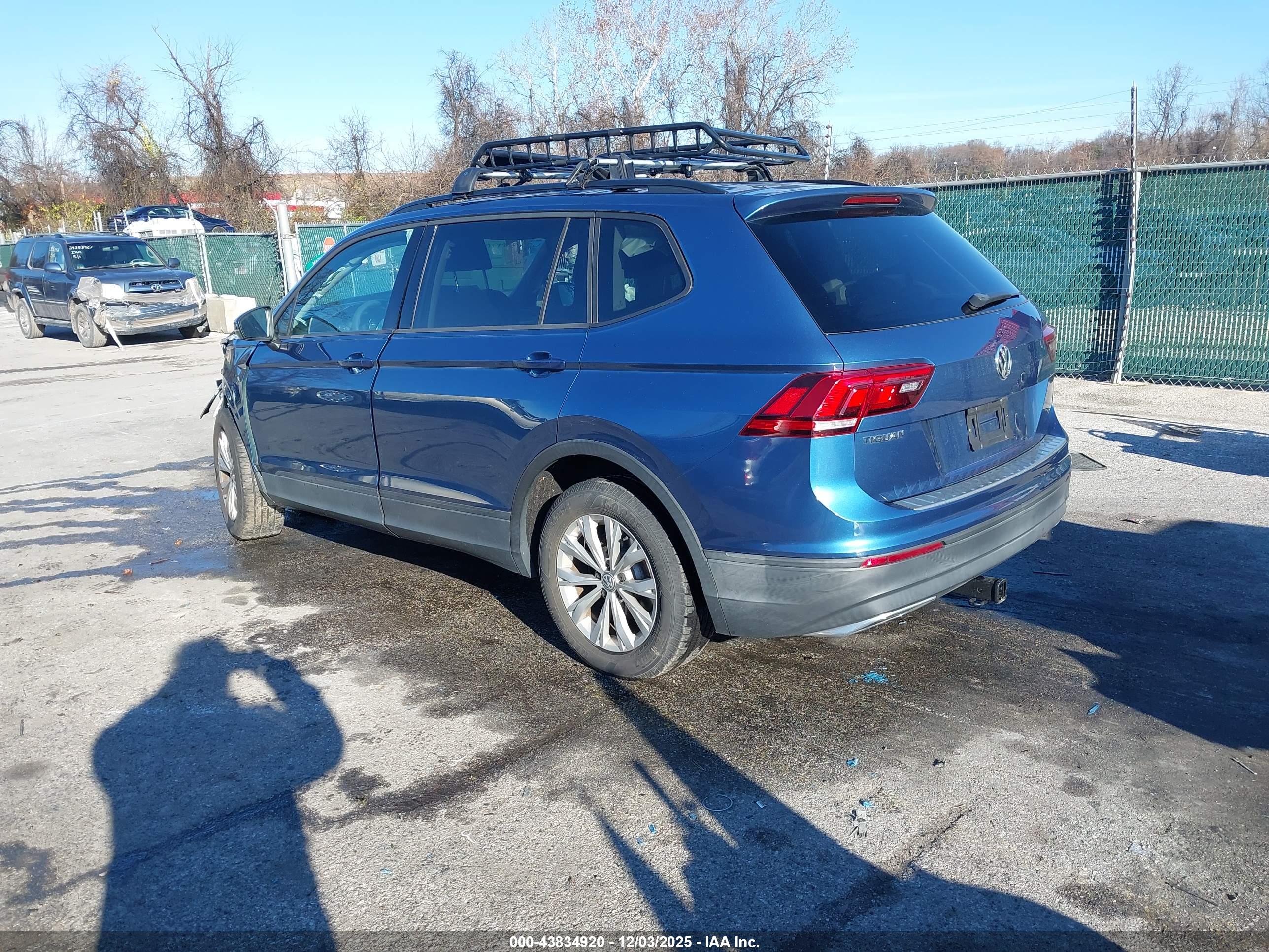 VOLKSWAGEN TIGUAN image 3