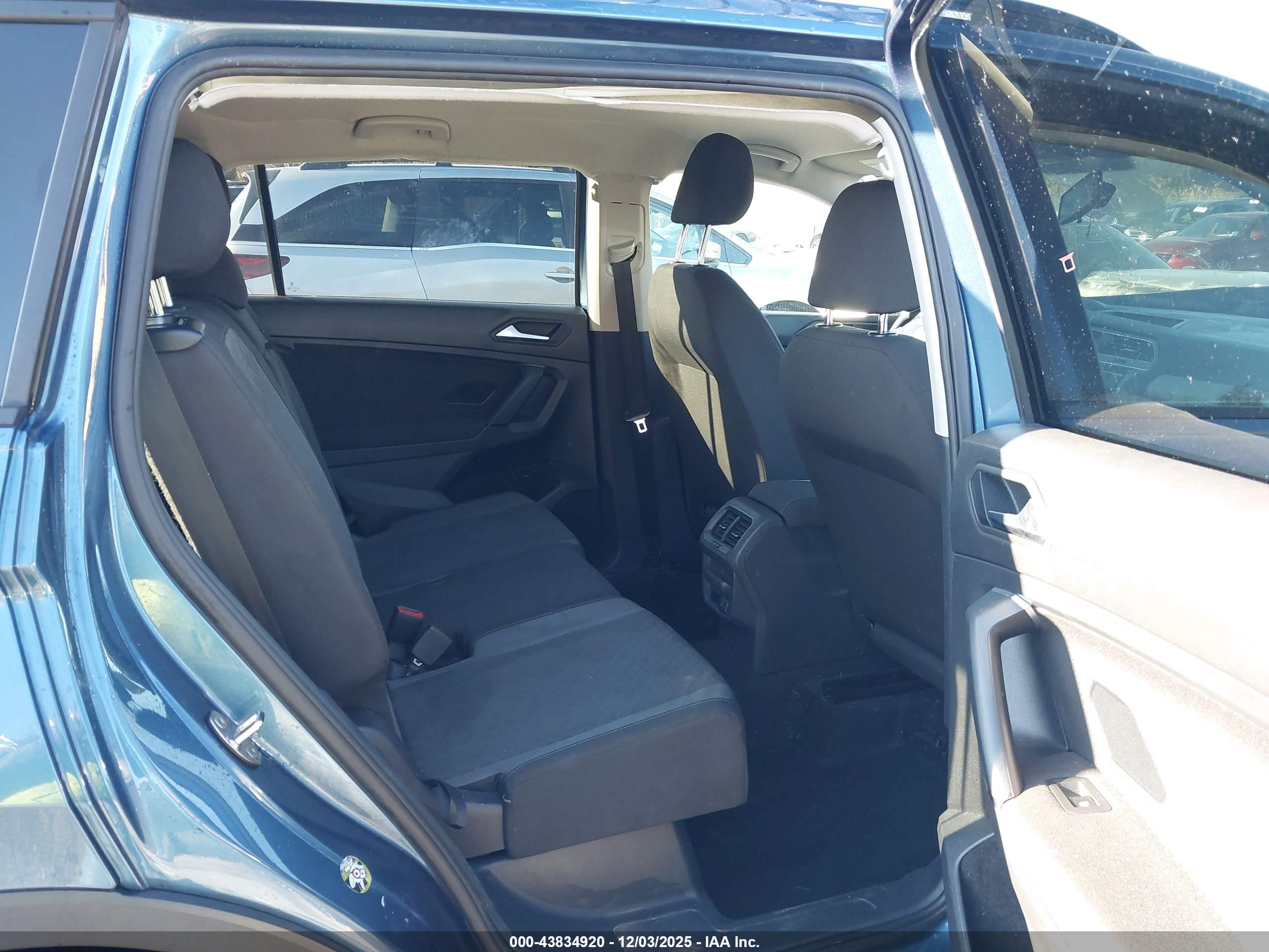 VOLKSWAGEN TIGUAN image 8
