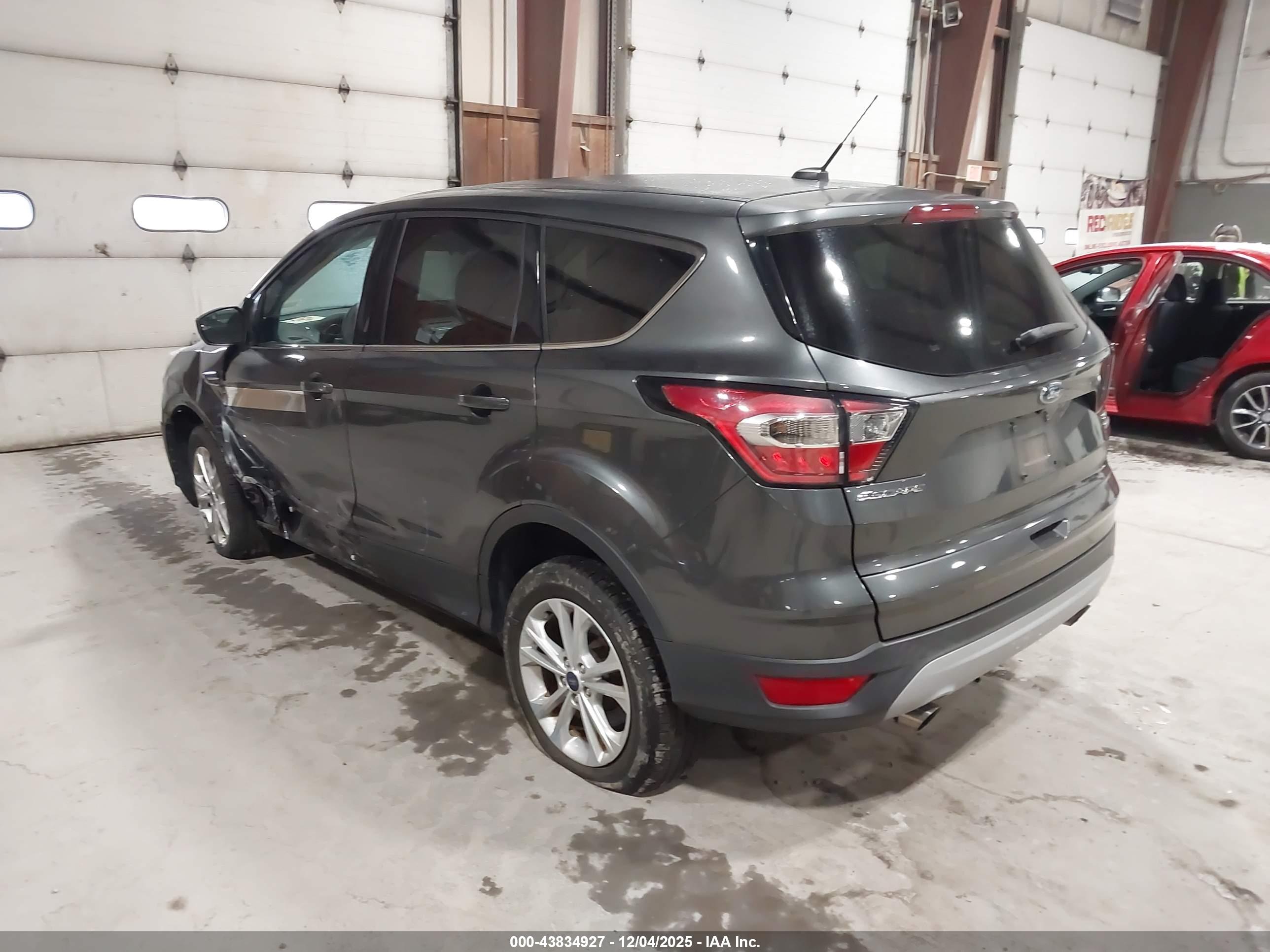 FORD ESCAPE image 3