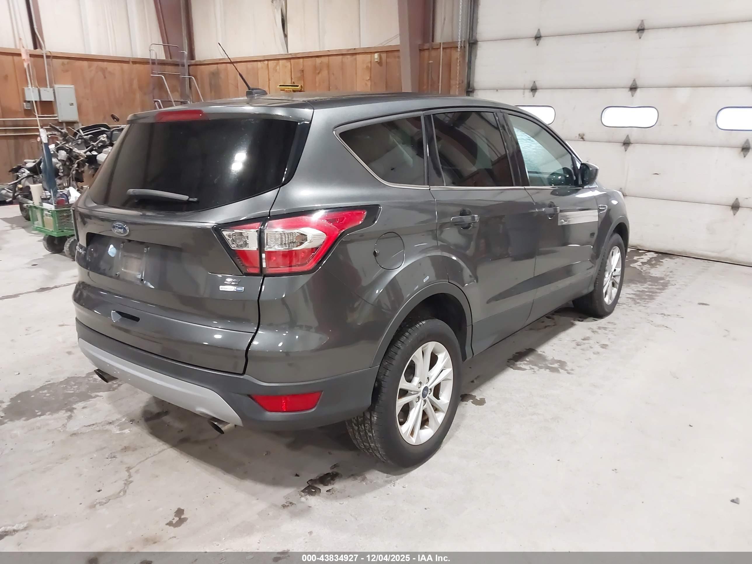 FORD ESCAPE image 4