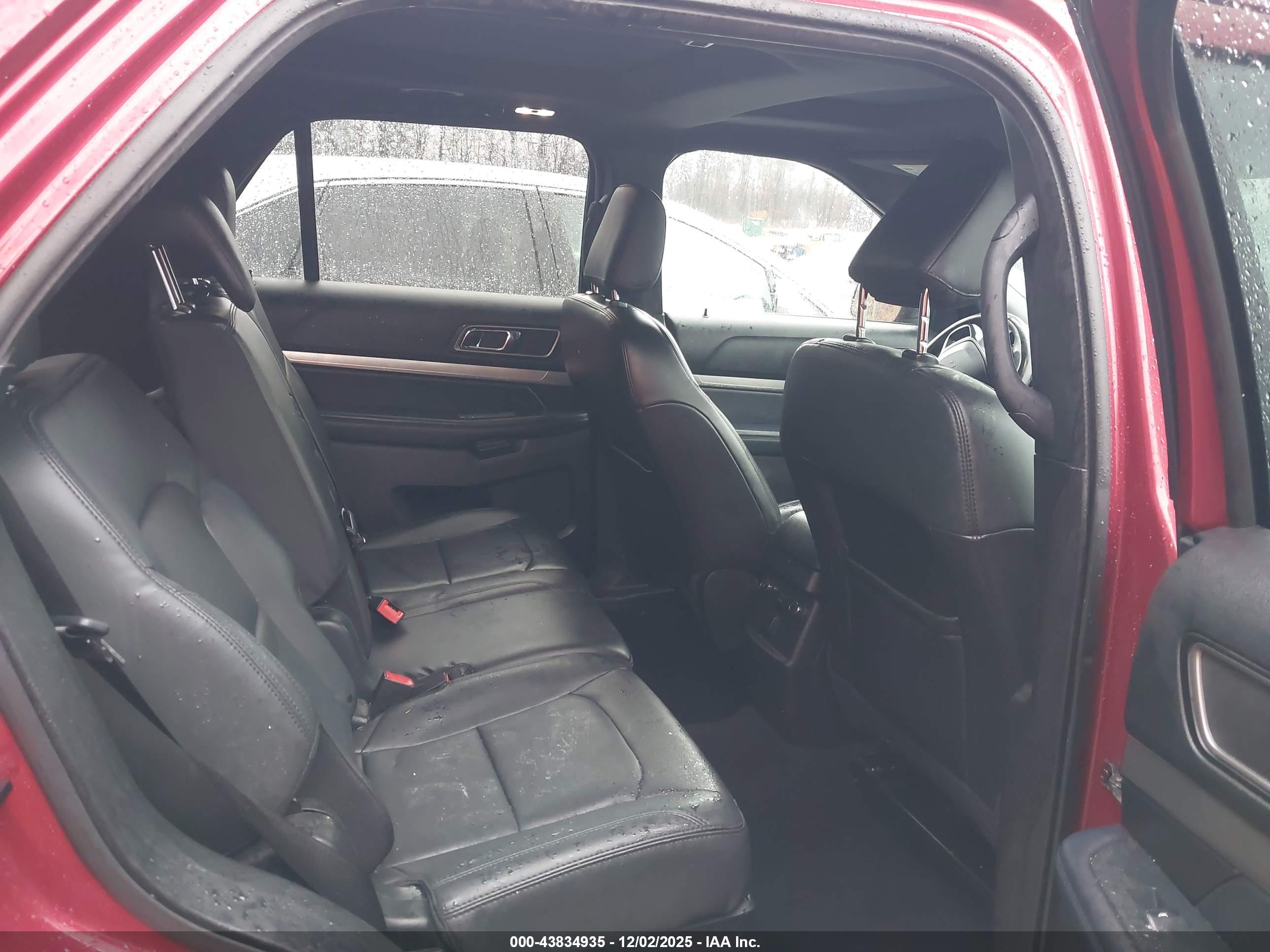 FORD EXPLORER image 8