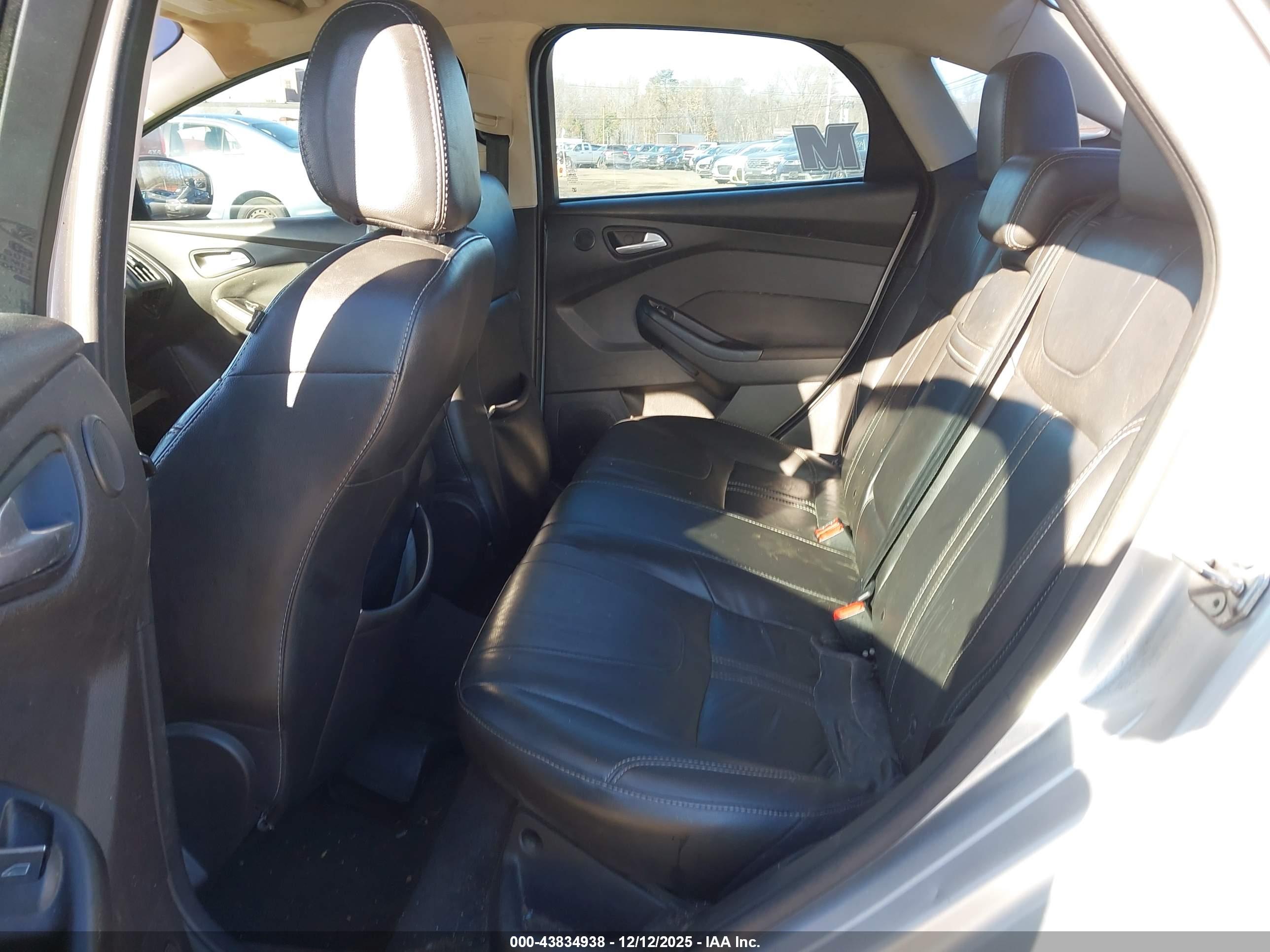 FORD FOCUS image 8
