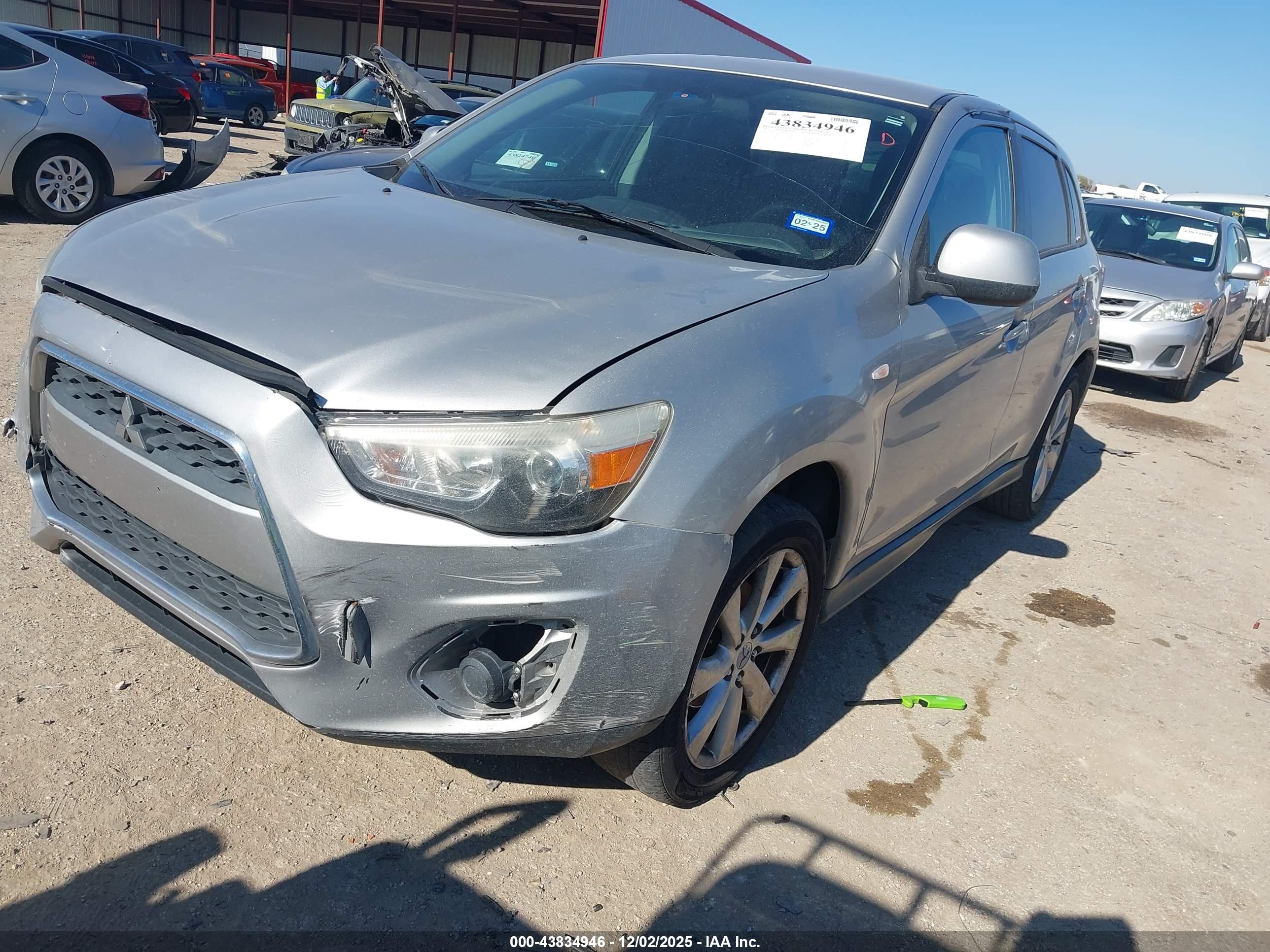 MITSUBISHI OUTLANDER image 2