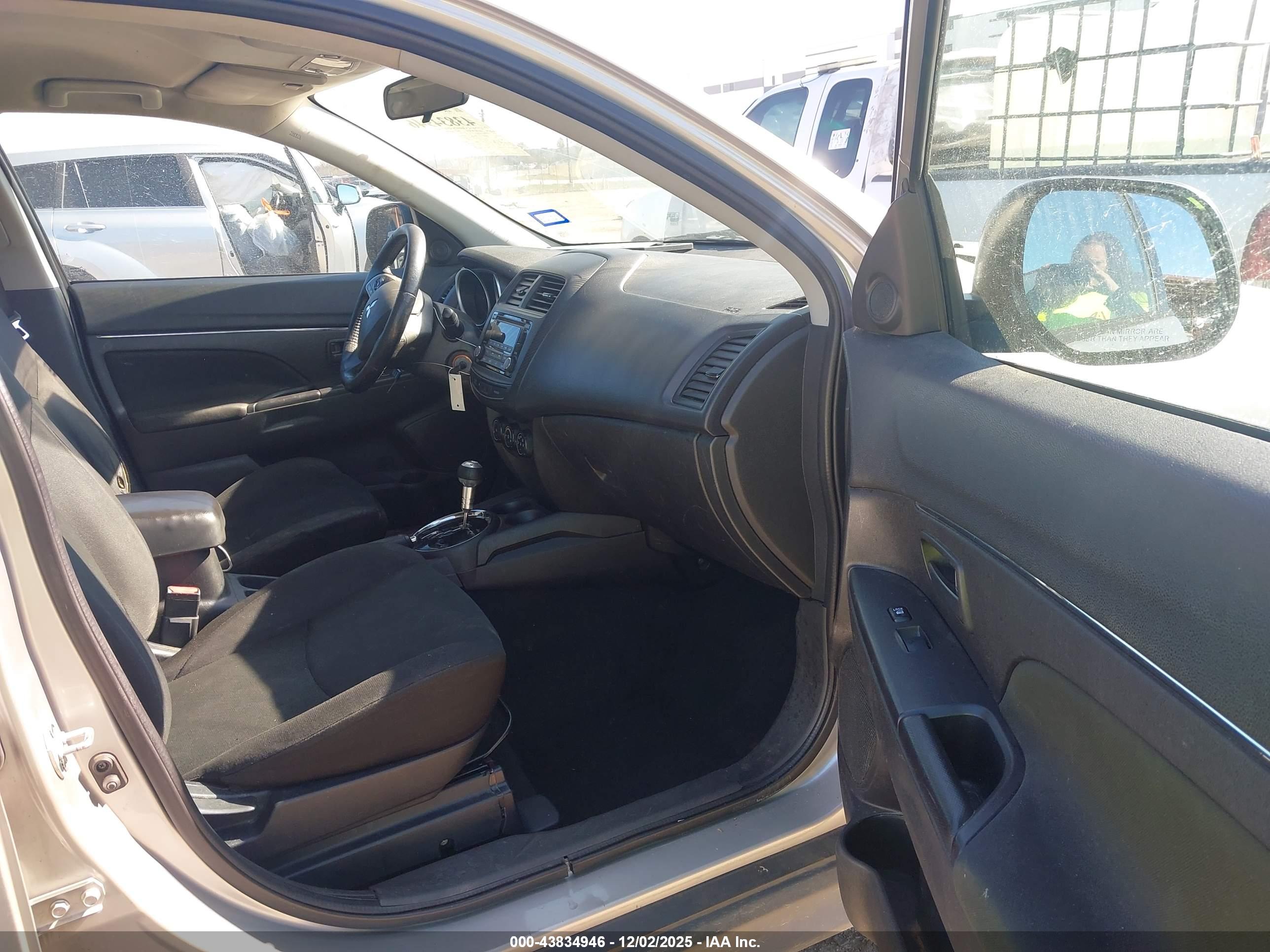 MITSUBISHI OUTLANDER image 5