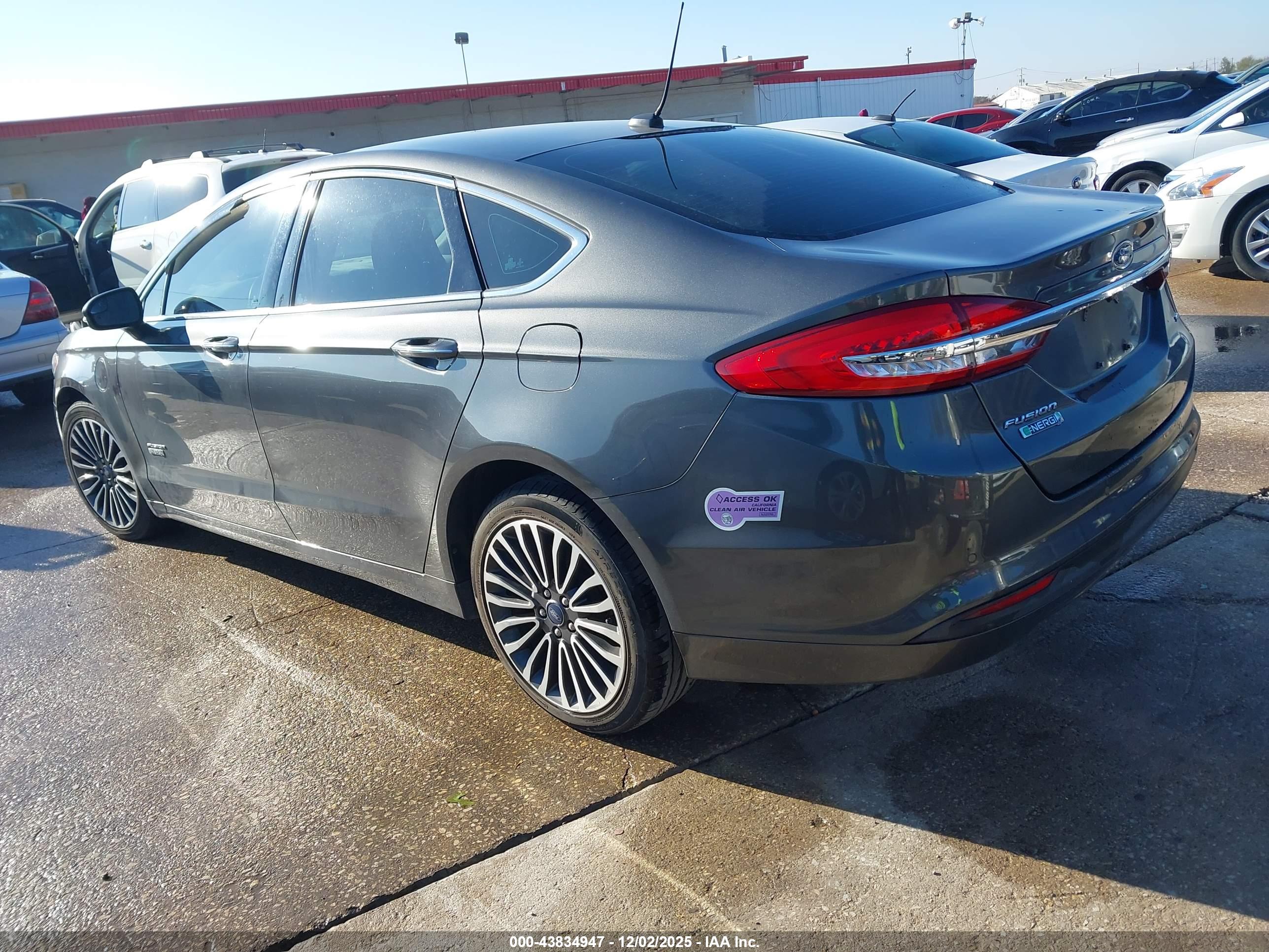 FORD FUSION image 3