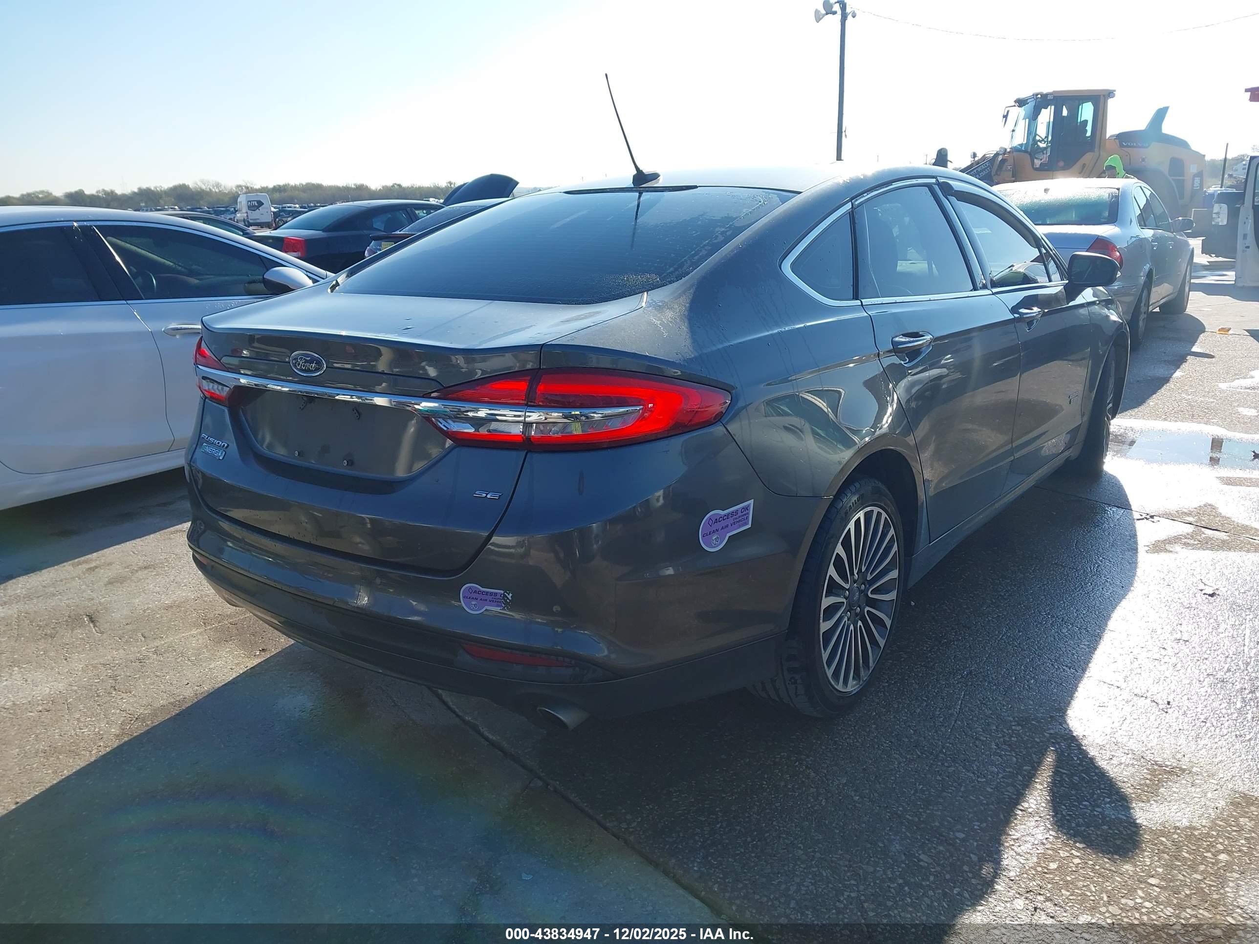 FORD FUSION image 4