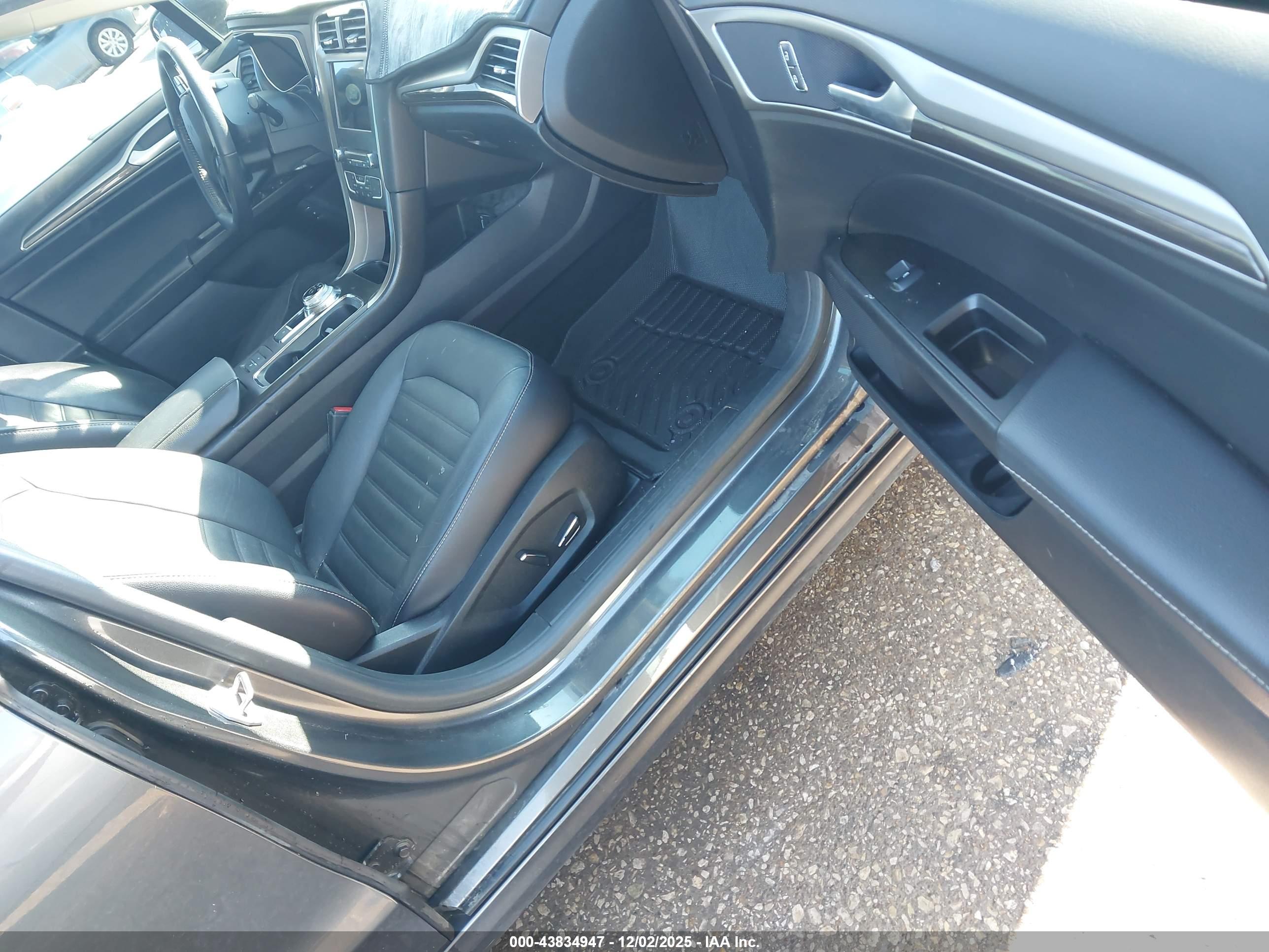 FORD FUSION image 5