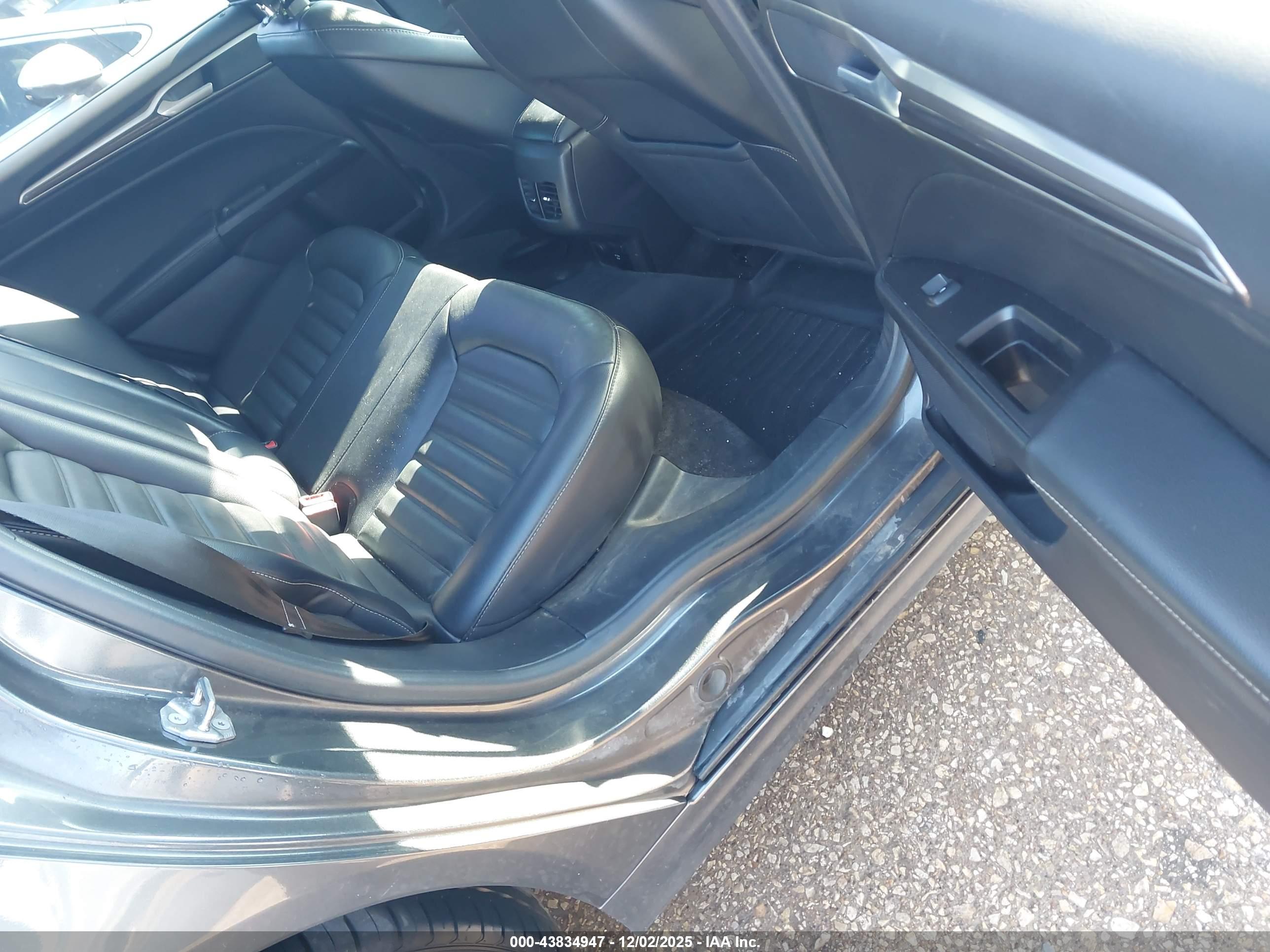 FORD FUSION image 8
