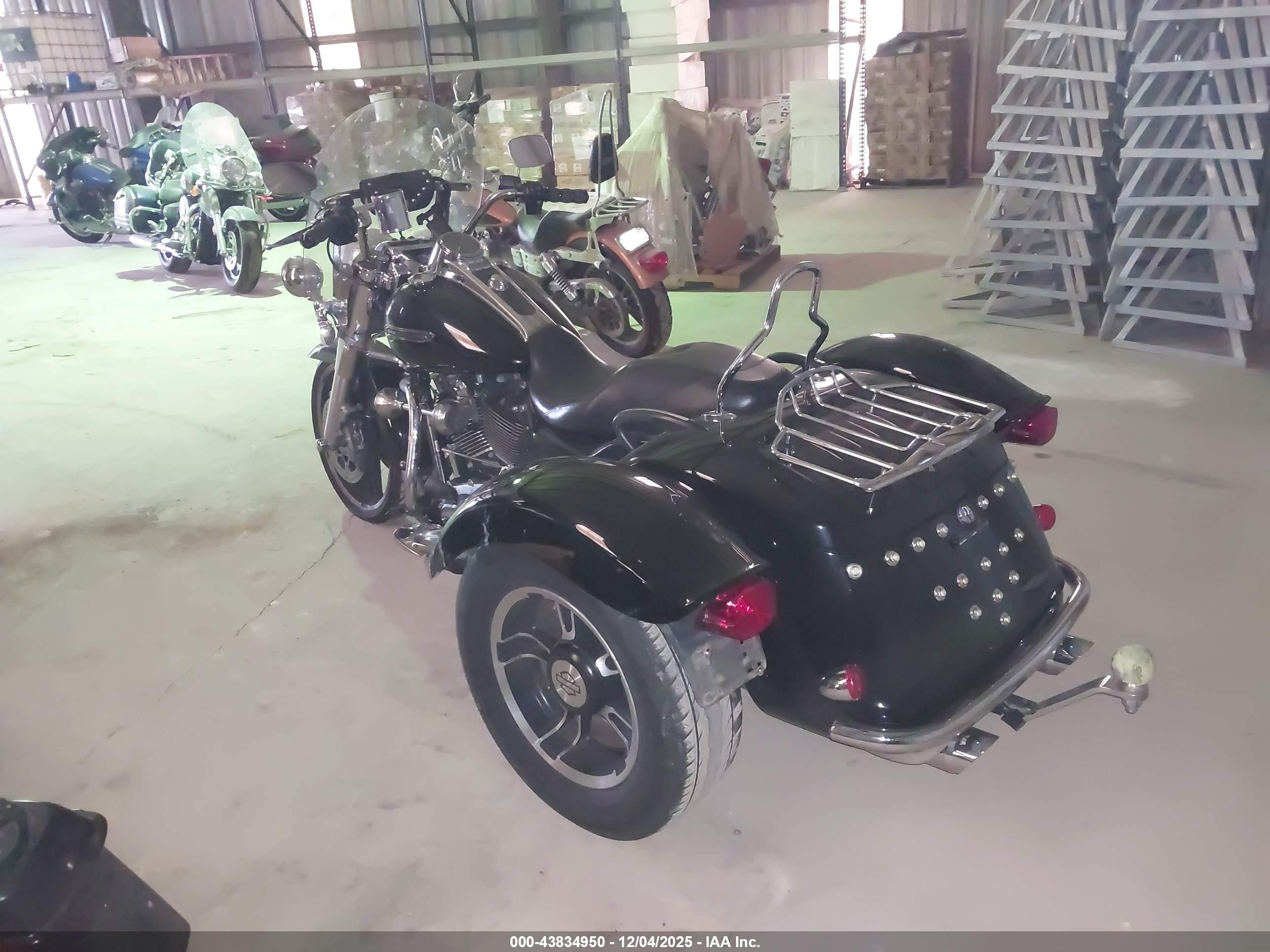 HARLEY-DAVIDSON FLRT image 3