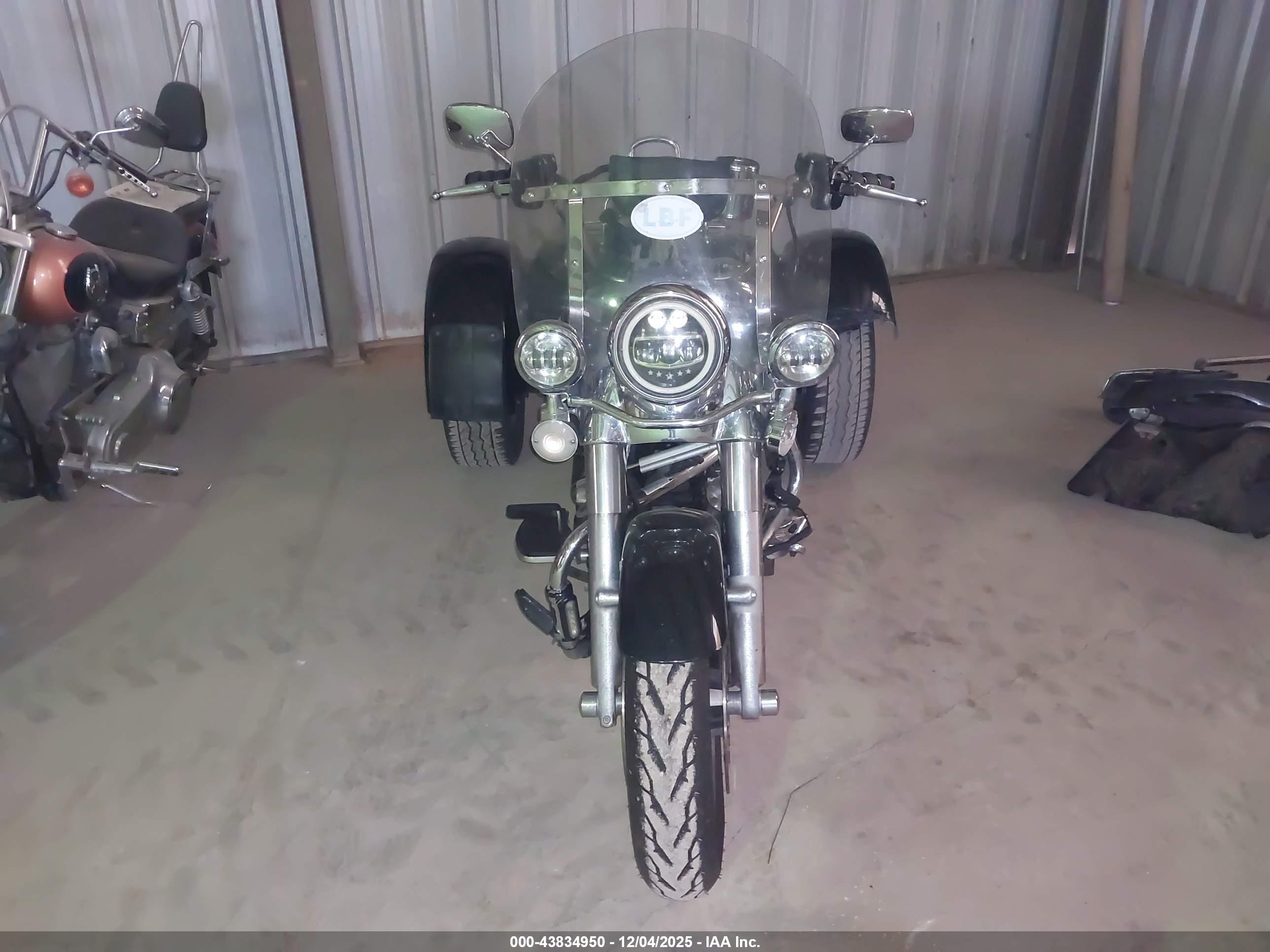 HARLEY-DAVIDSON FLRT image 5
