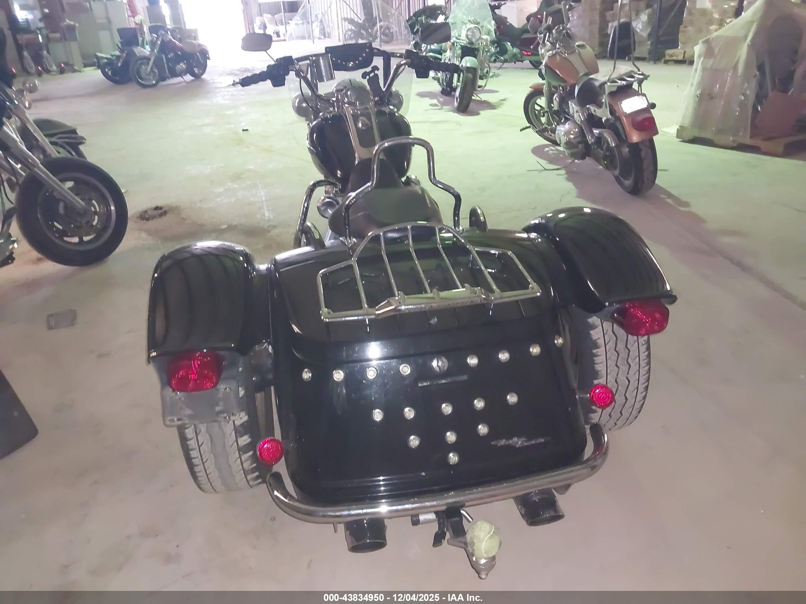 HARLEY-DAVIDSON FLRT image 6