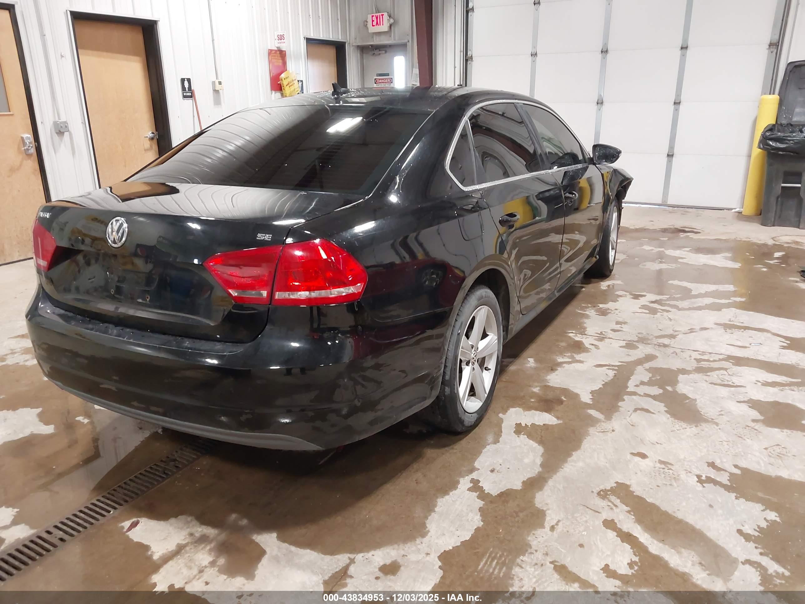 VOLKSWAGEN PASSAT image 4