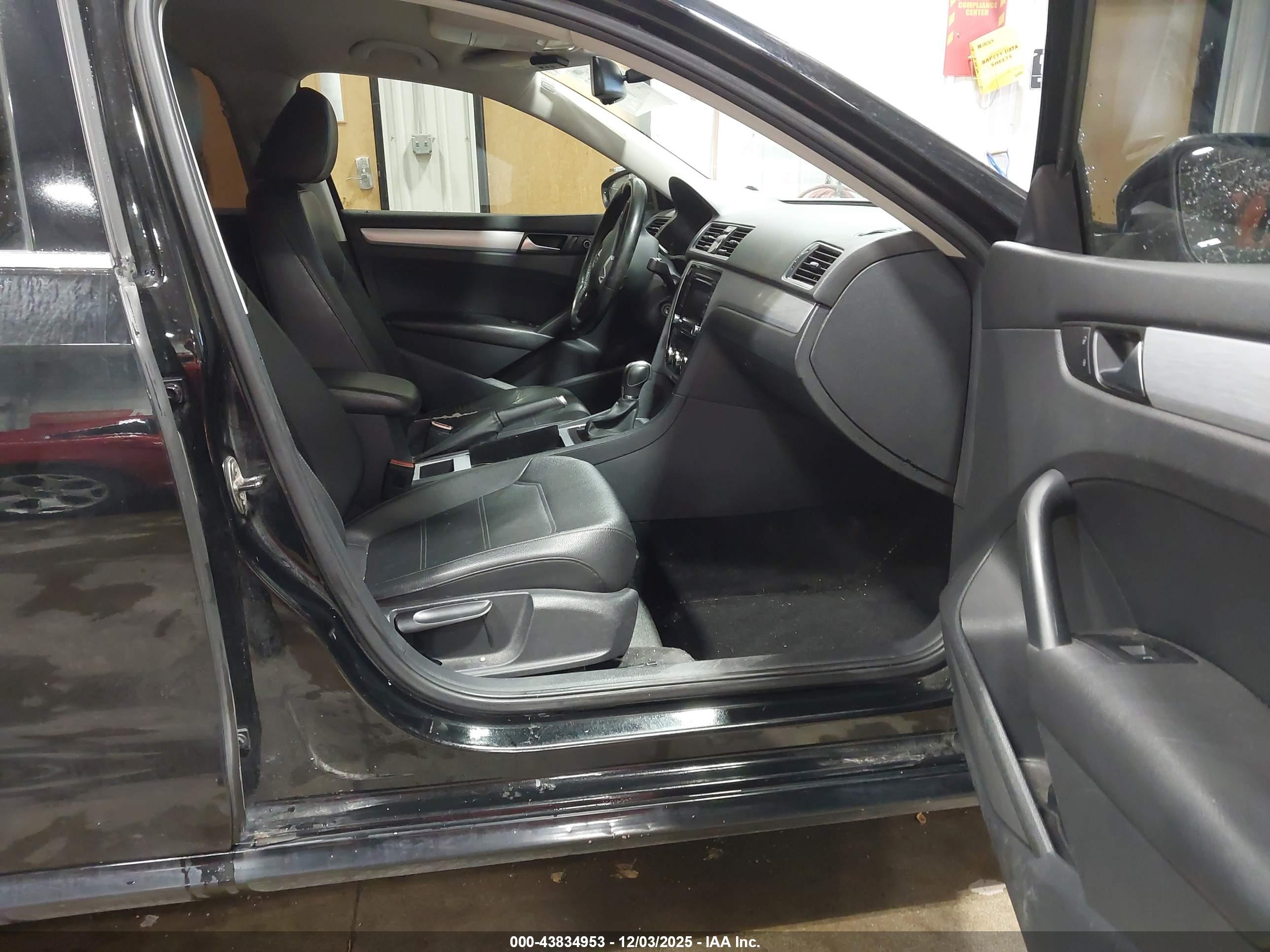 VOLKSWAGEN PASSAT image 5