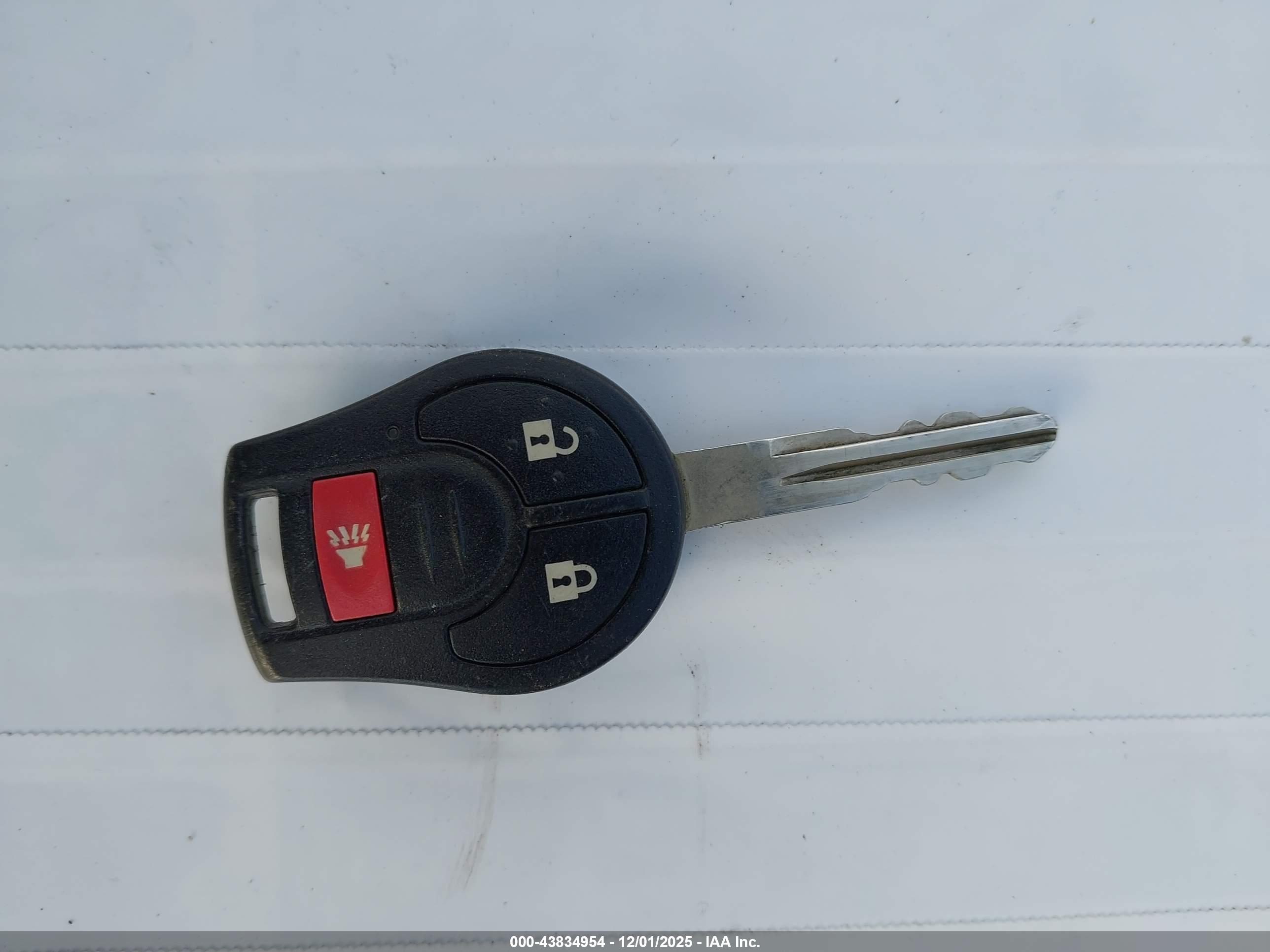 NISSAN VERSA image 11