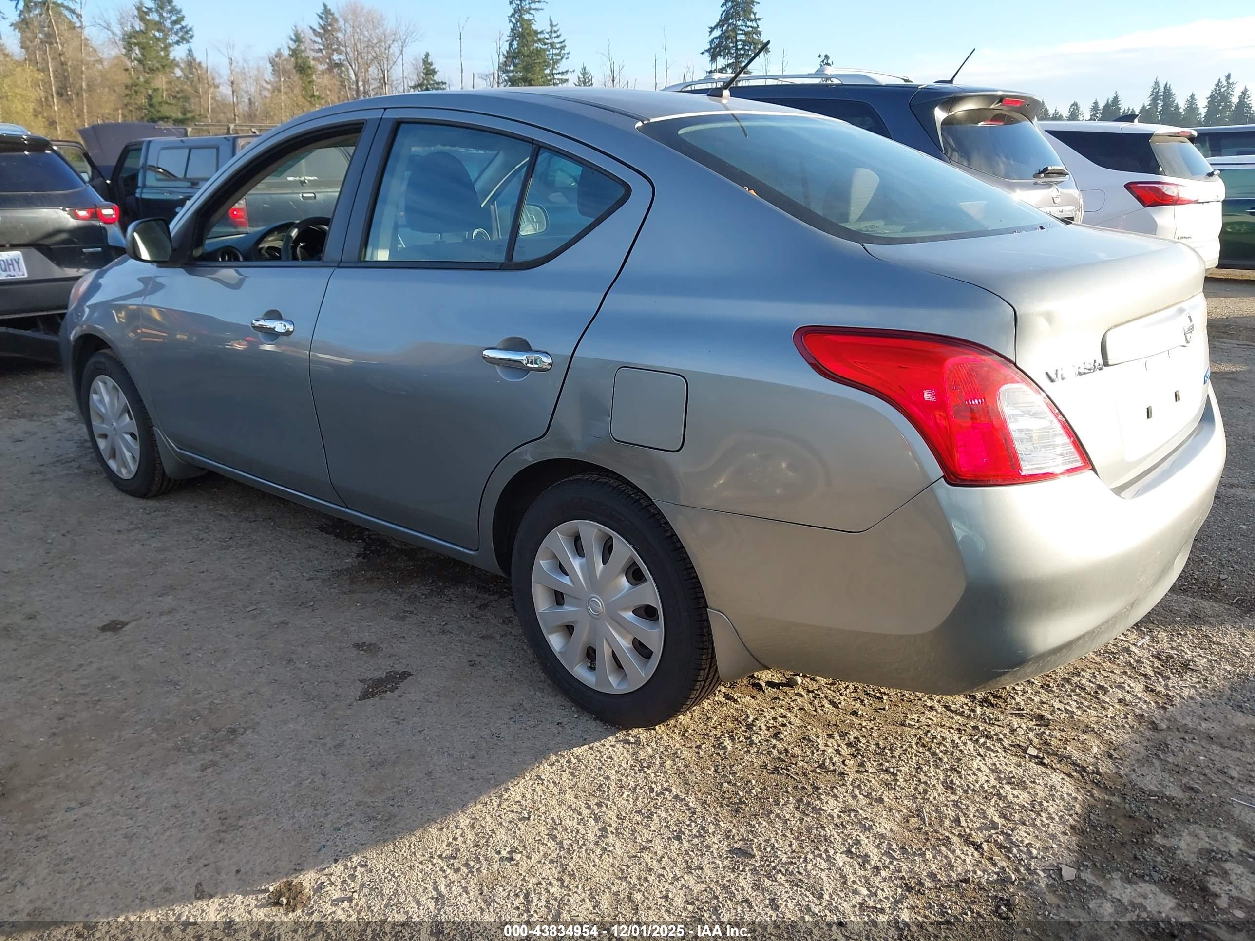 NISSAN VERSA image 3
