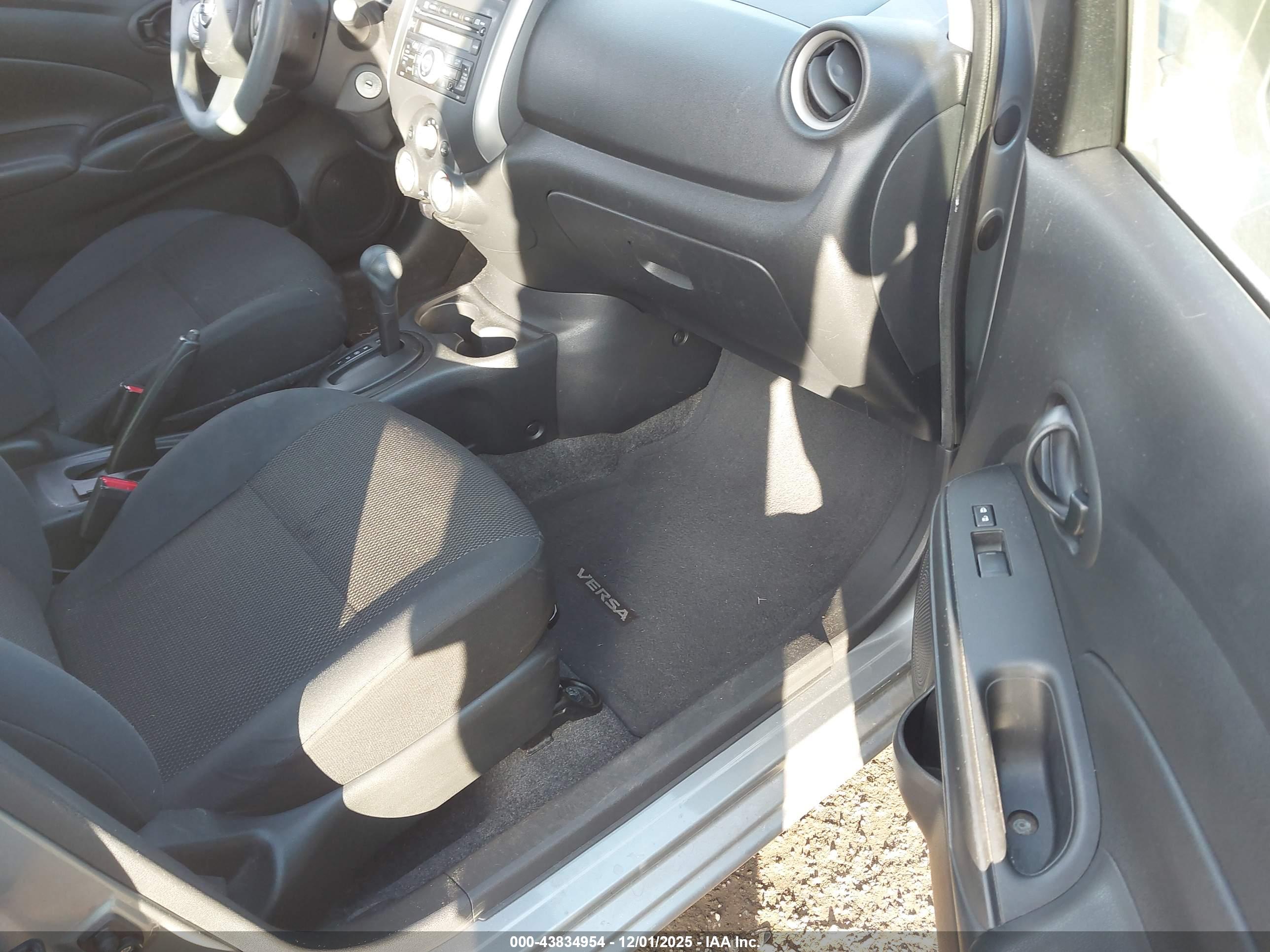 NISSAN VERSA image 5