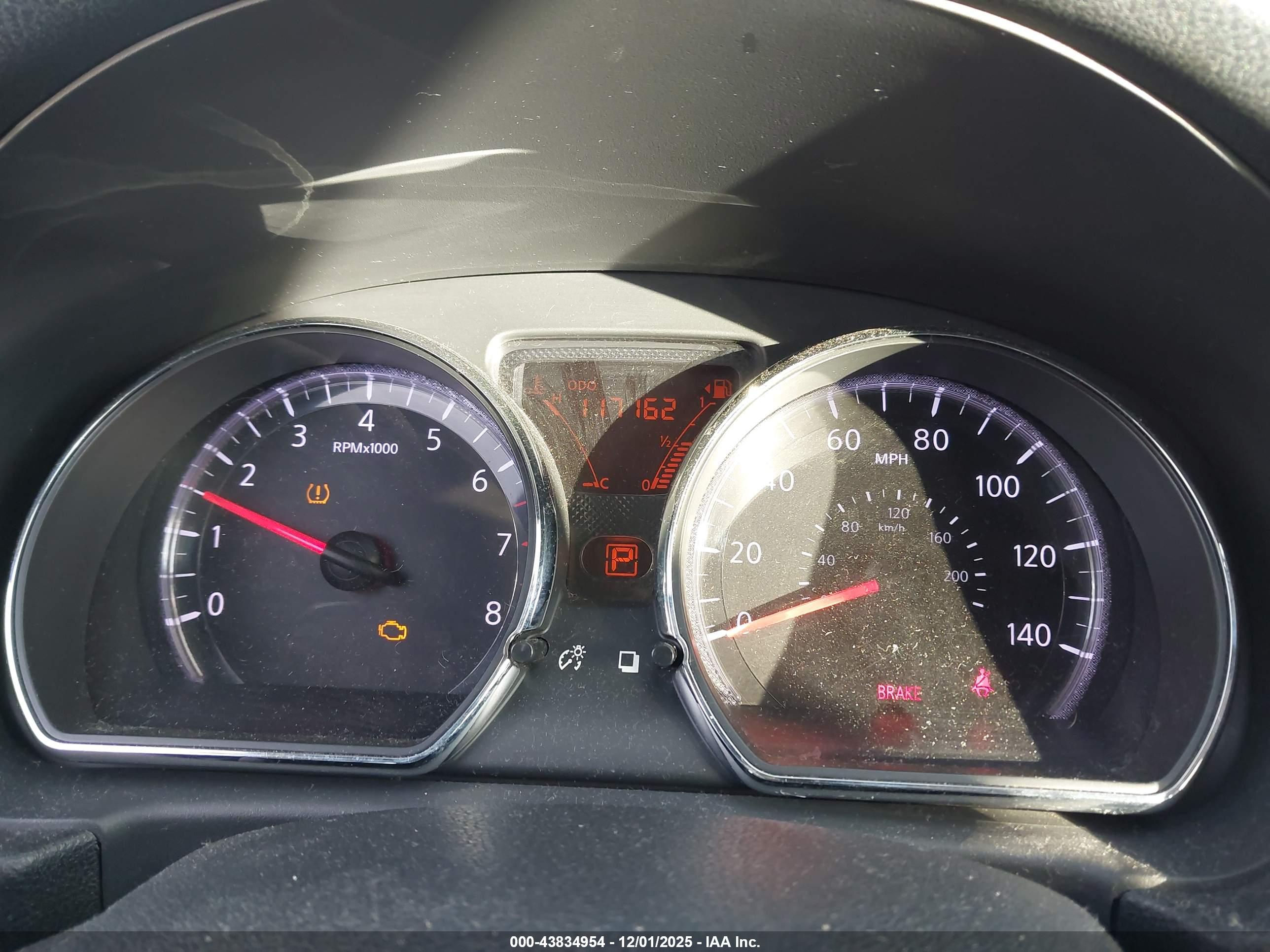 NISSAN VERSA image 7