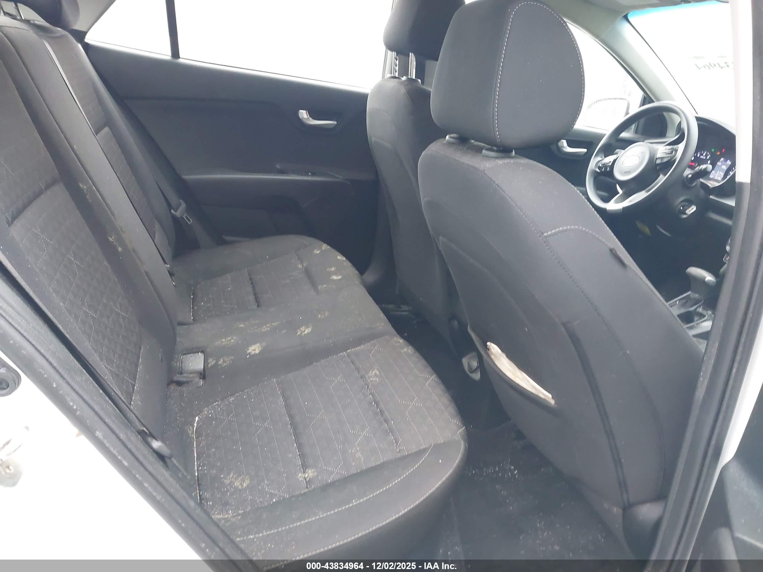 KIA RIO image 8